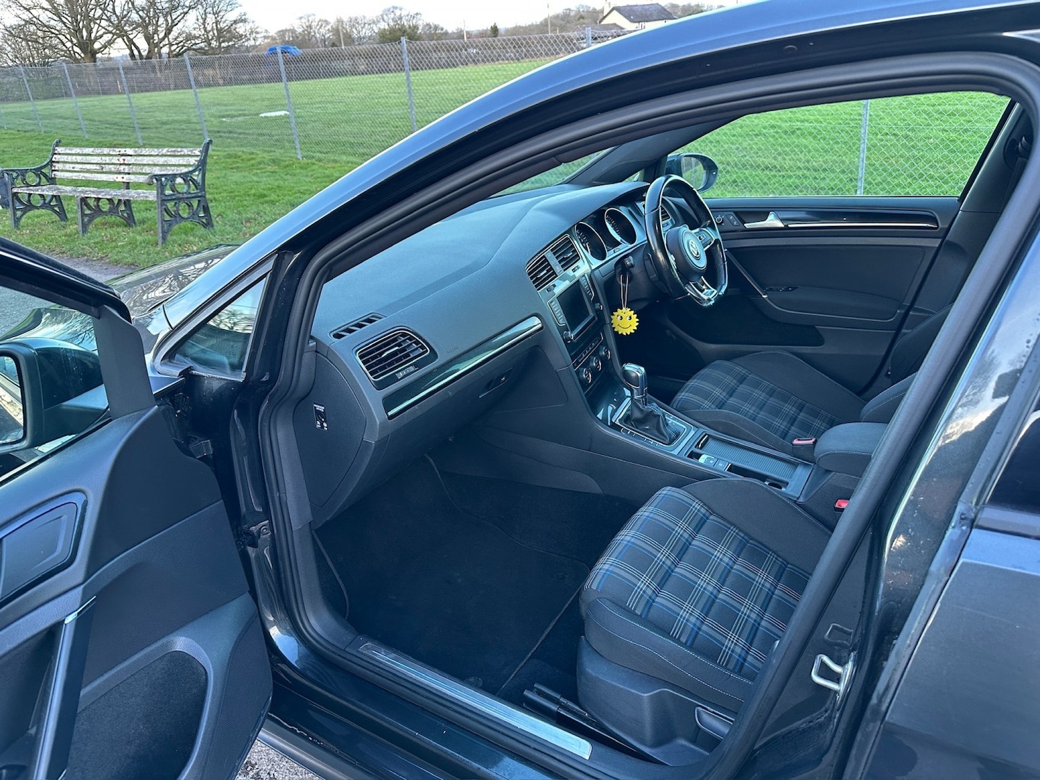 Used Volkswagen Golf 2015 for sale - 77314111: Photo 5