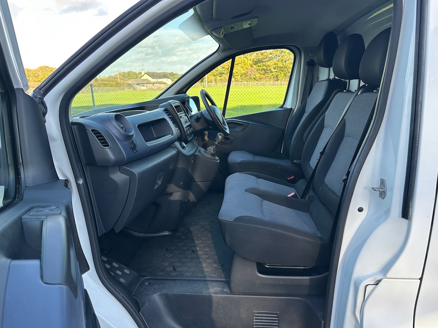 Used Vauxhall Vivaro 2016 for sale - 76830402: Photo 5