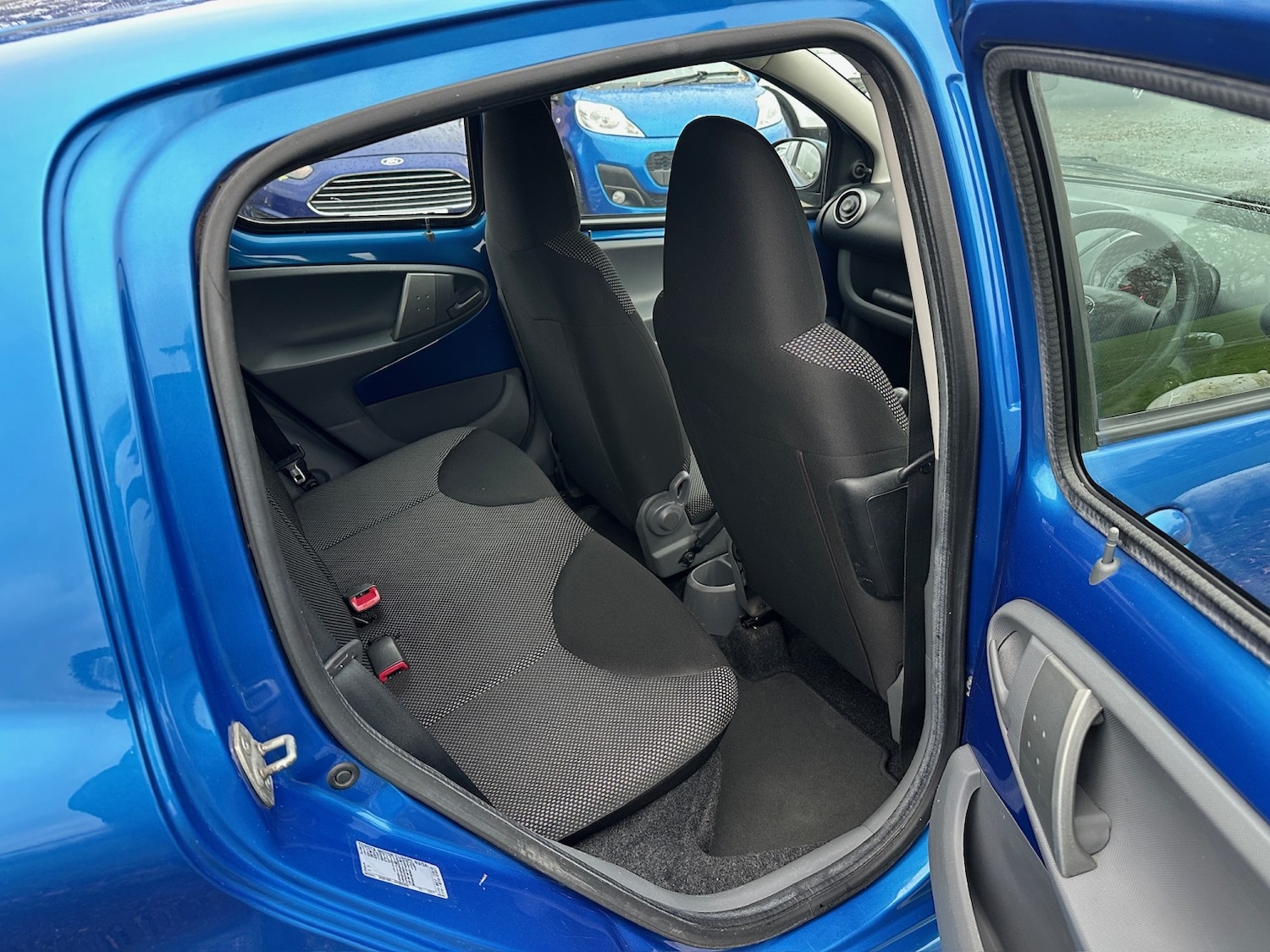 Used Toyota AYGO 2011 for sale - 76855377: Photo 7