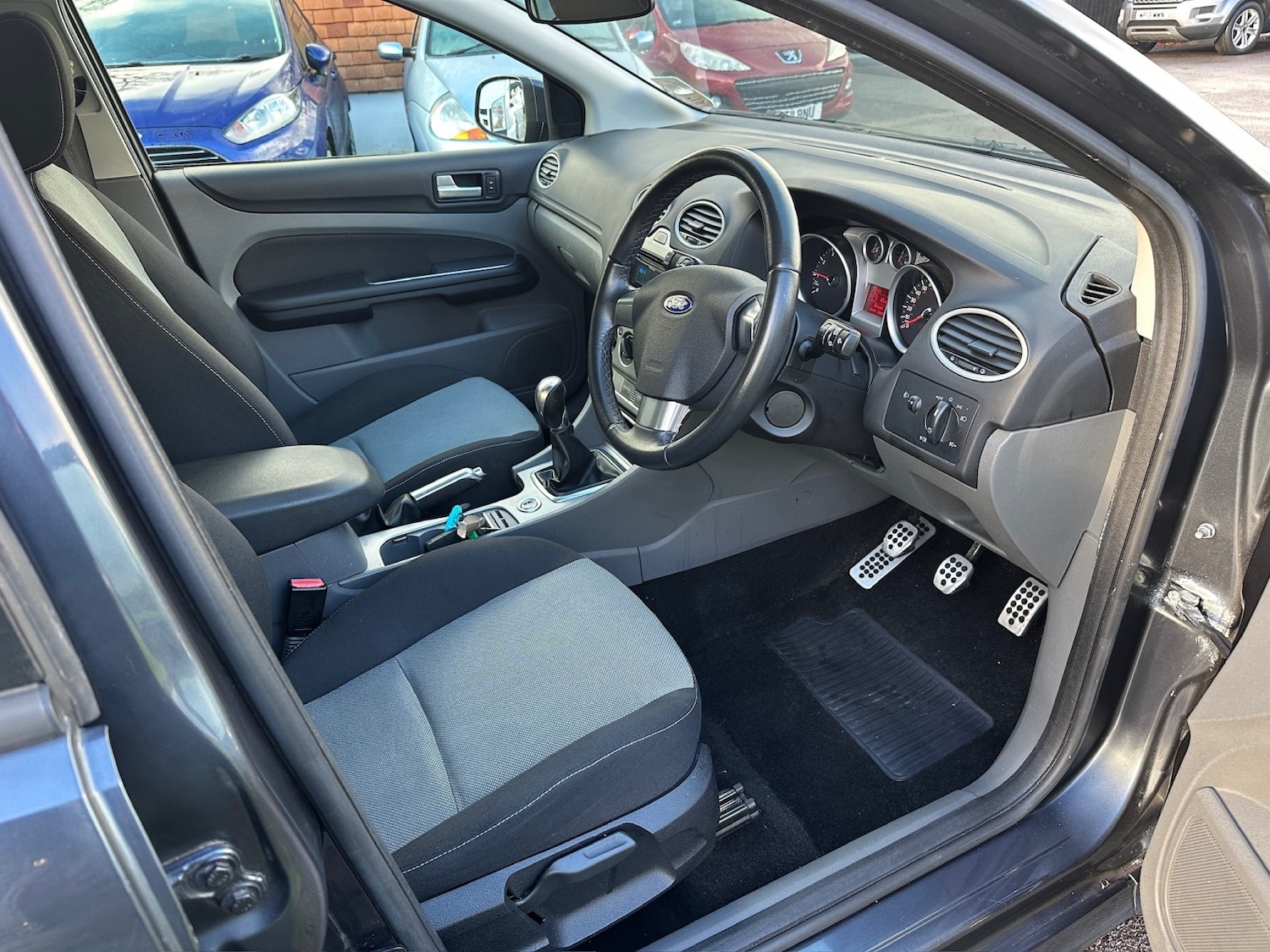 Used Ford Focus 2010 for sale - 77264520: Photo 10