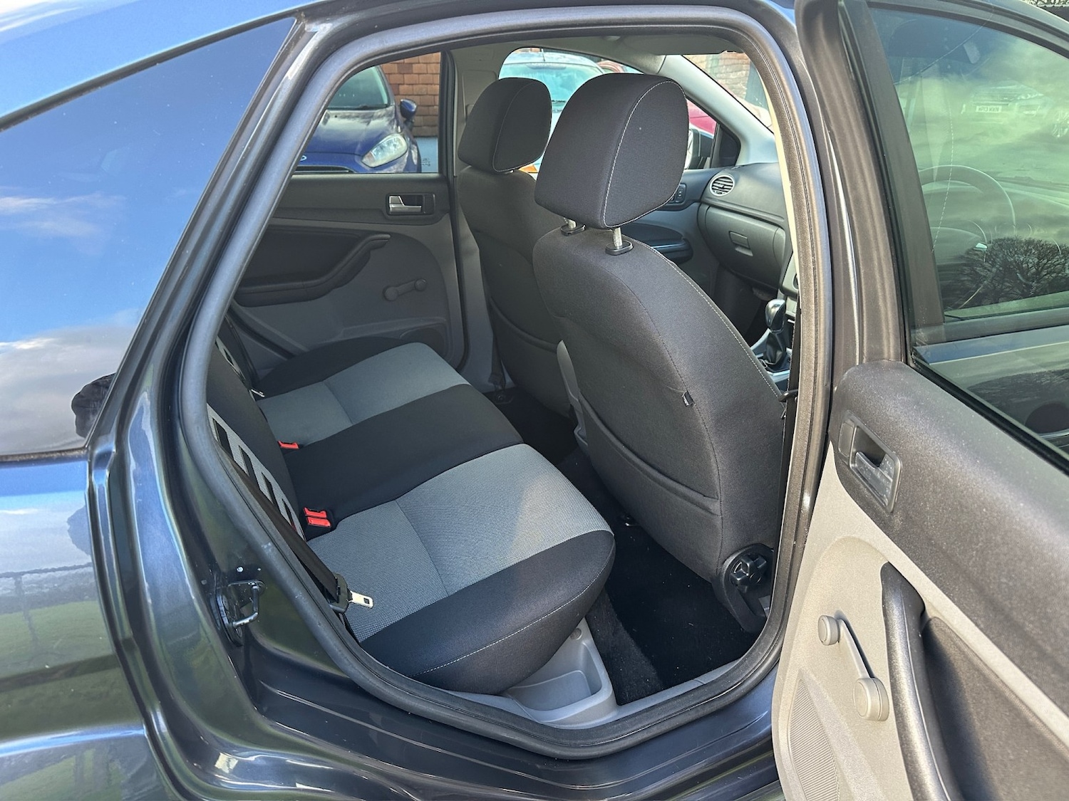 Used Ford Focus 2010 for sale - 77264520: Photo 8