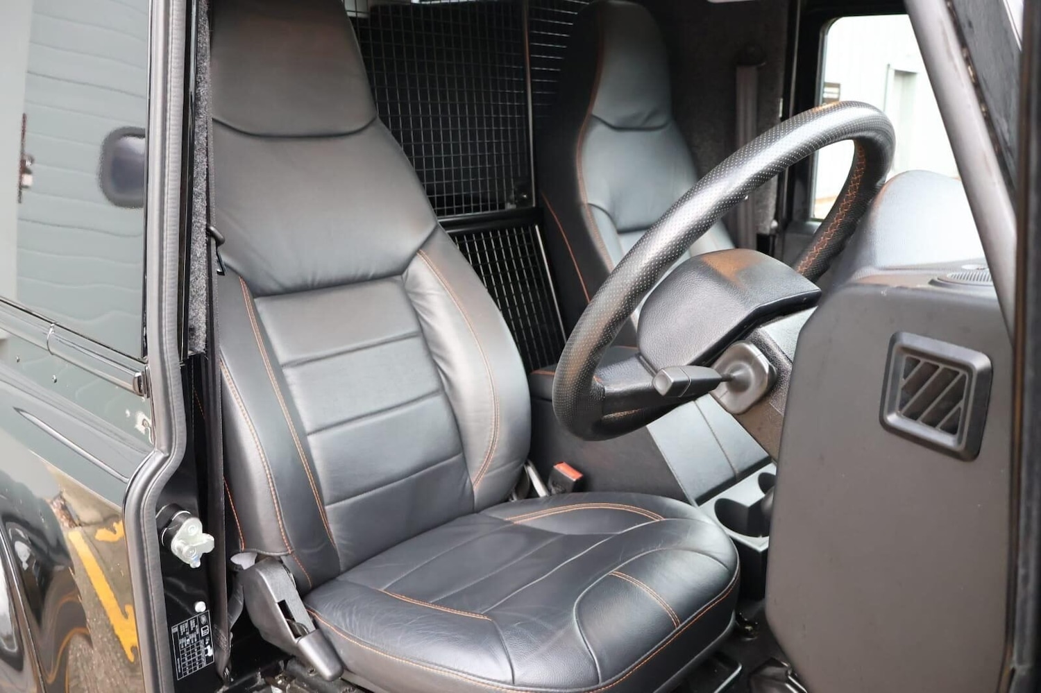 Used Land Rover Defender 2013 for sale - 77135826: Photo 16