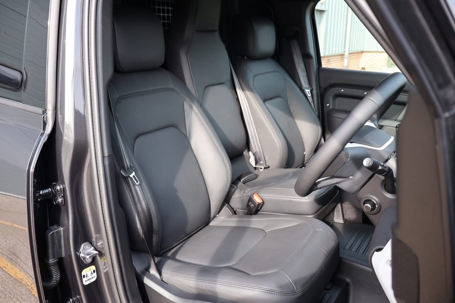 Used Land Rover Defender 110 2026 for sale - 78011049: Photo 14