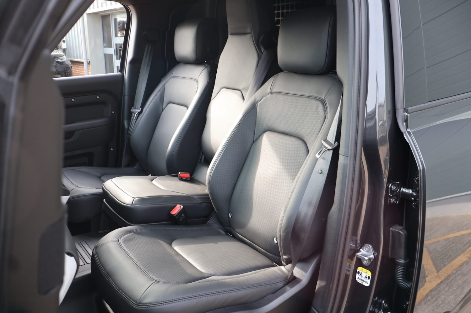 Used Land Rover Defender 110 2026 for sale - 78011049: Photo 15