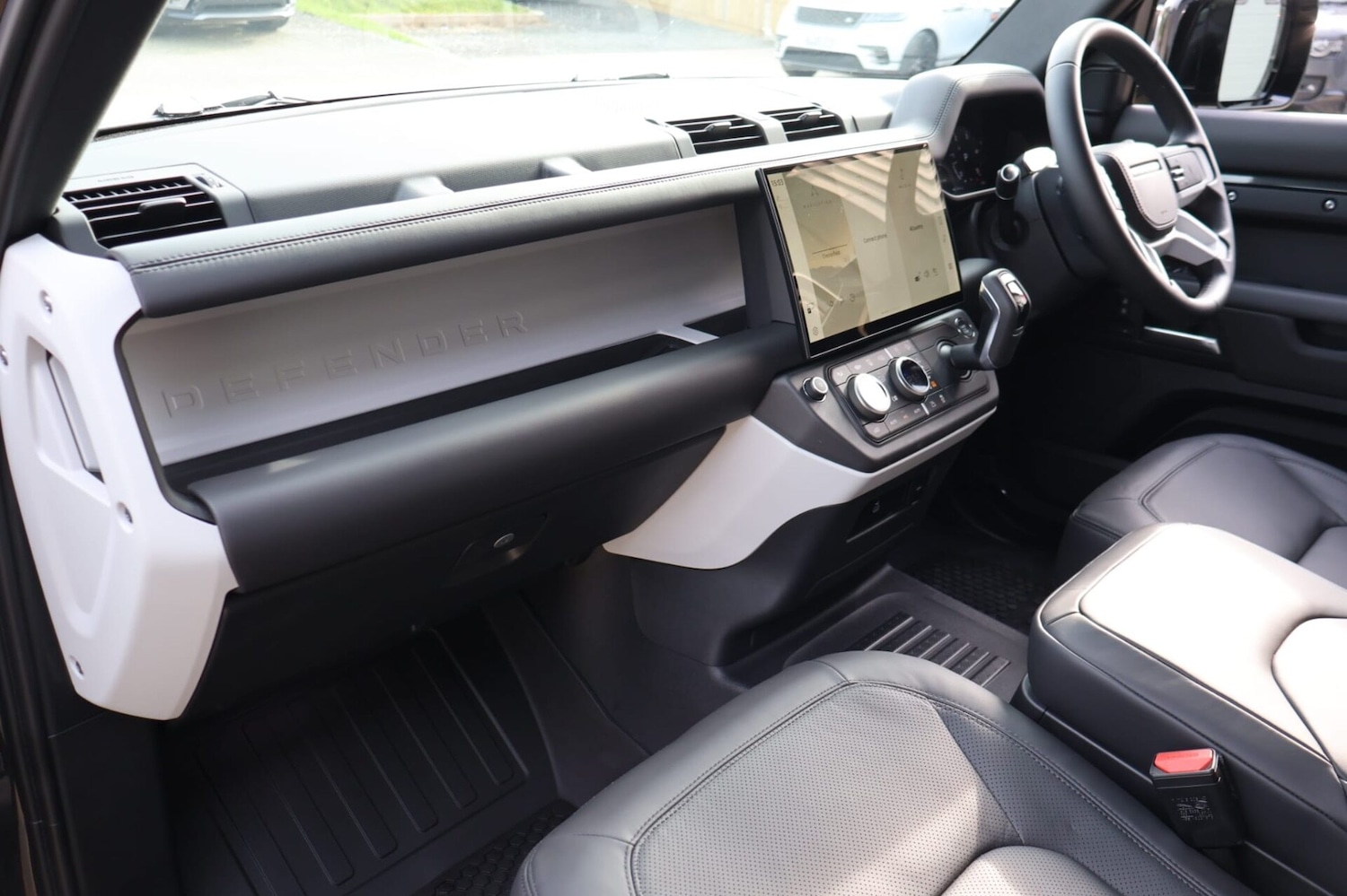 Used Land Rover Defender 110 2026 for sale - 78011049: Photo 16