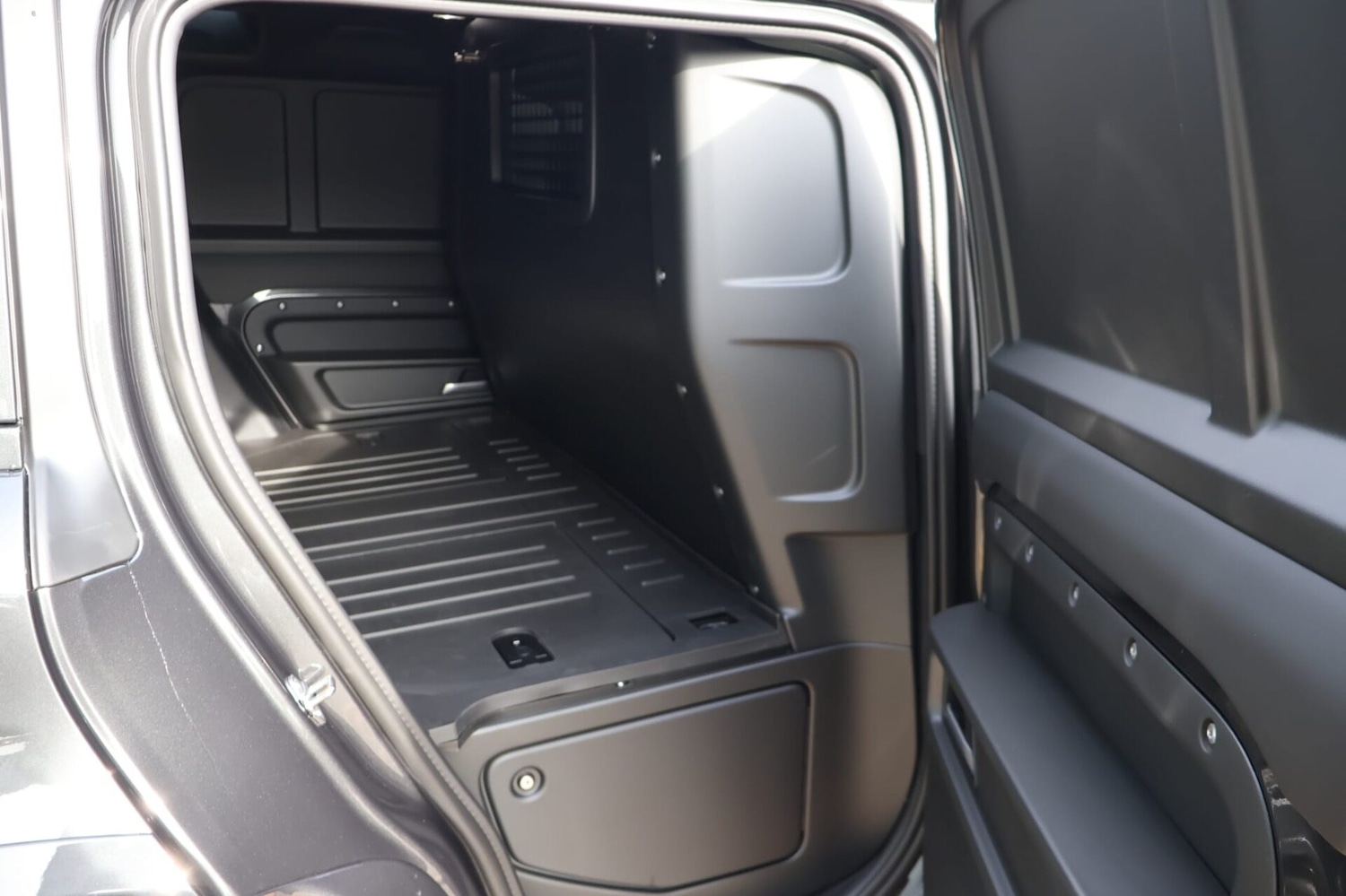 Used Land Rover Defender 110 2026 for sale - 78011049: Photo 17