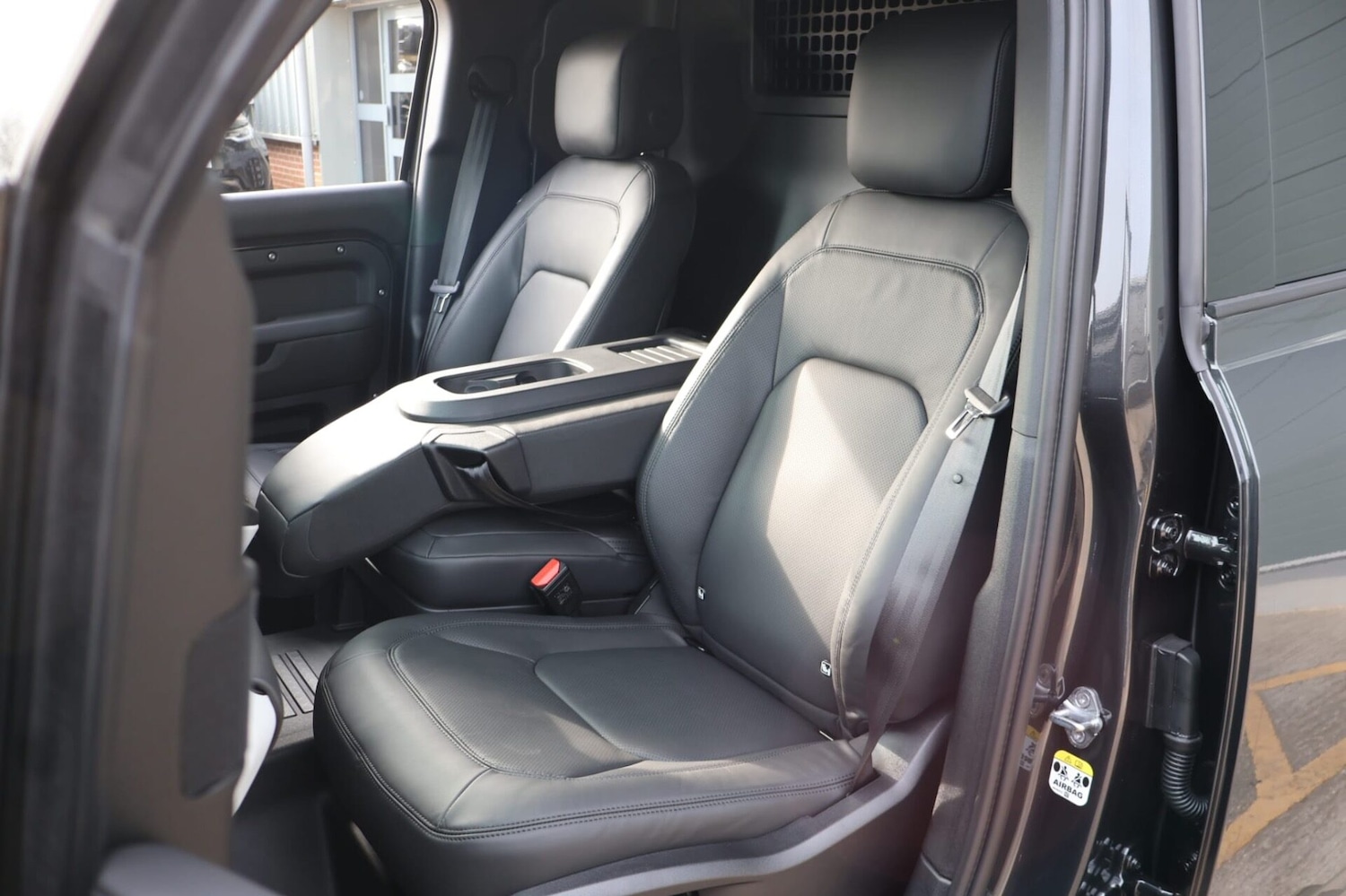 Used Land Rover Defender 110 2026 for sale - 78011049: Photo 23