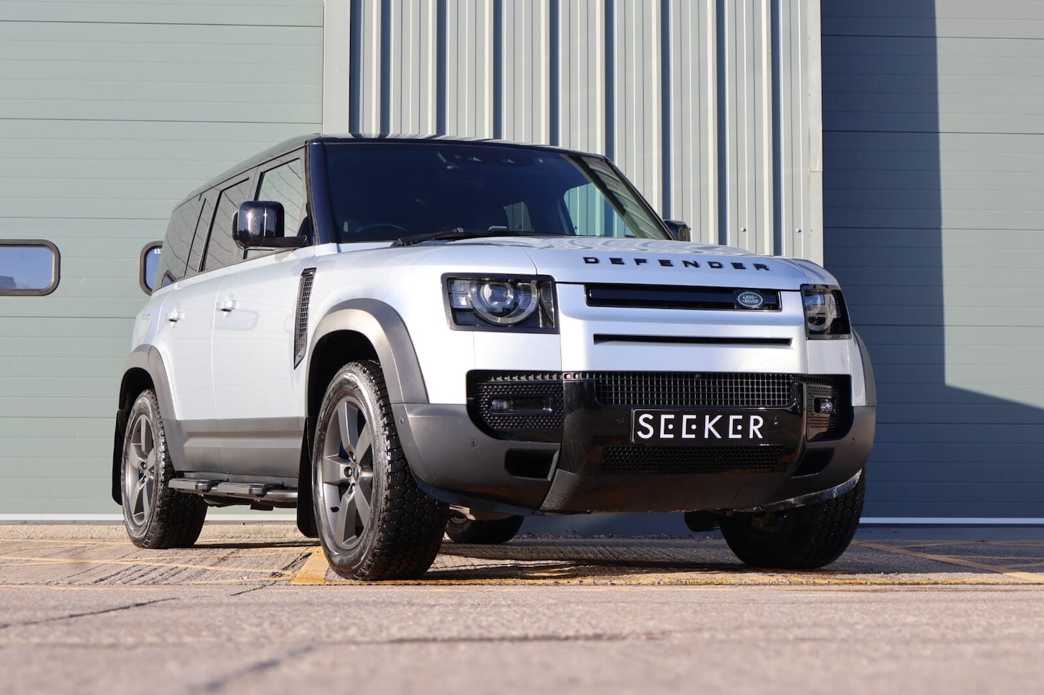 Used Land Rover Defender 2021 for sale - 76616946: Photo 1