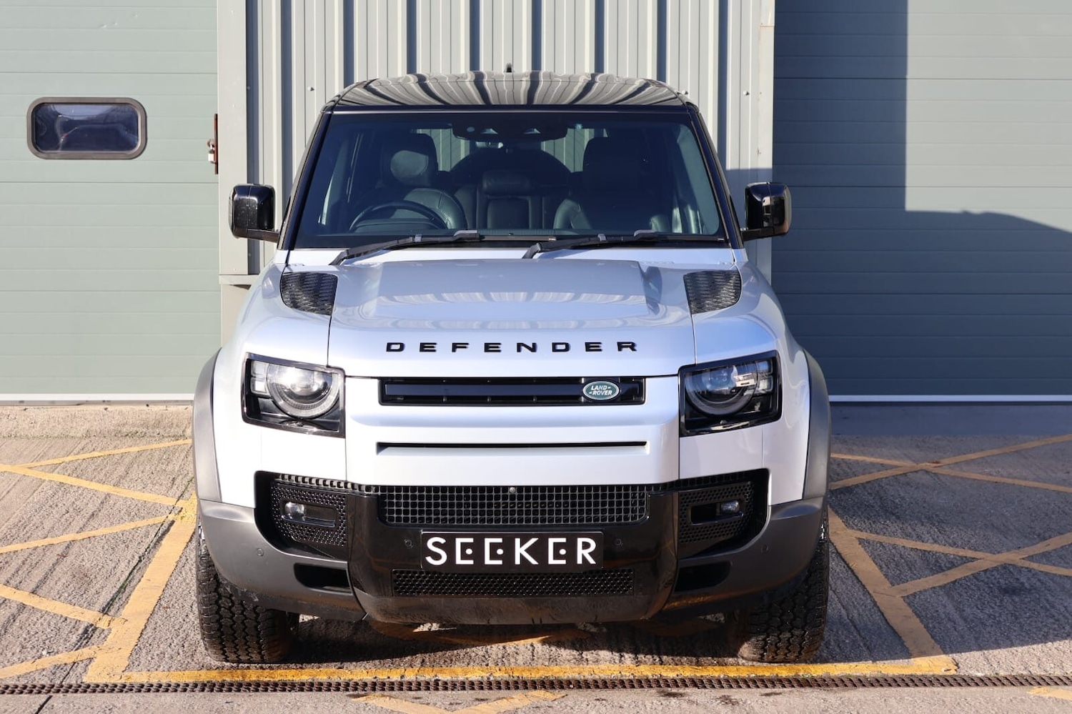 Used Land Rover Defender 2021 for sale - 76616946: Photo 2