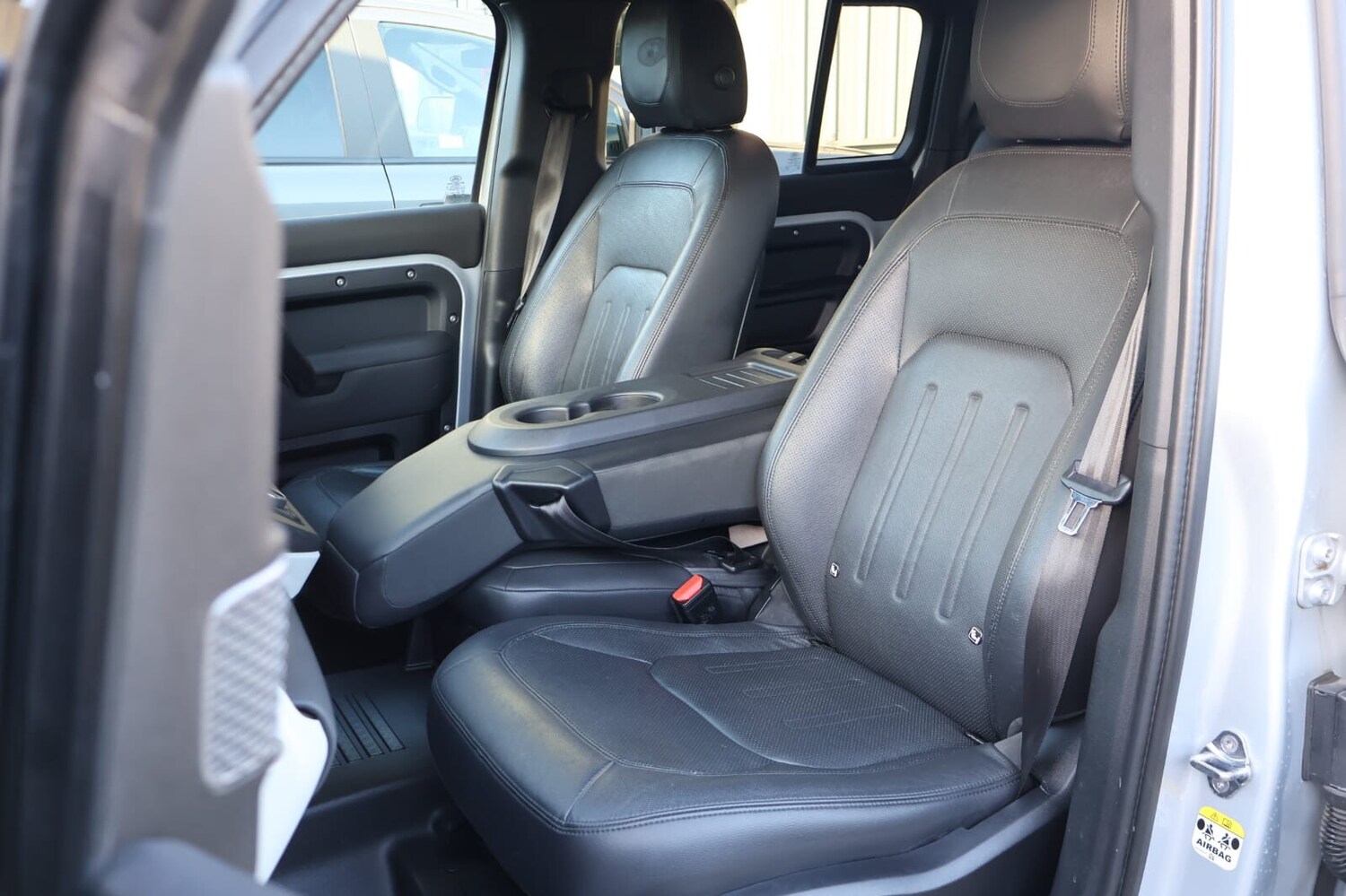 Used Land Rover Defender 2021 for sale - 76616946: Photo 24