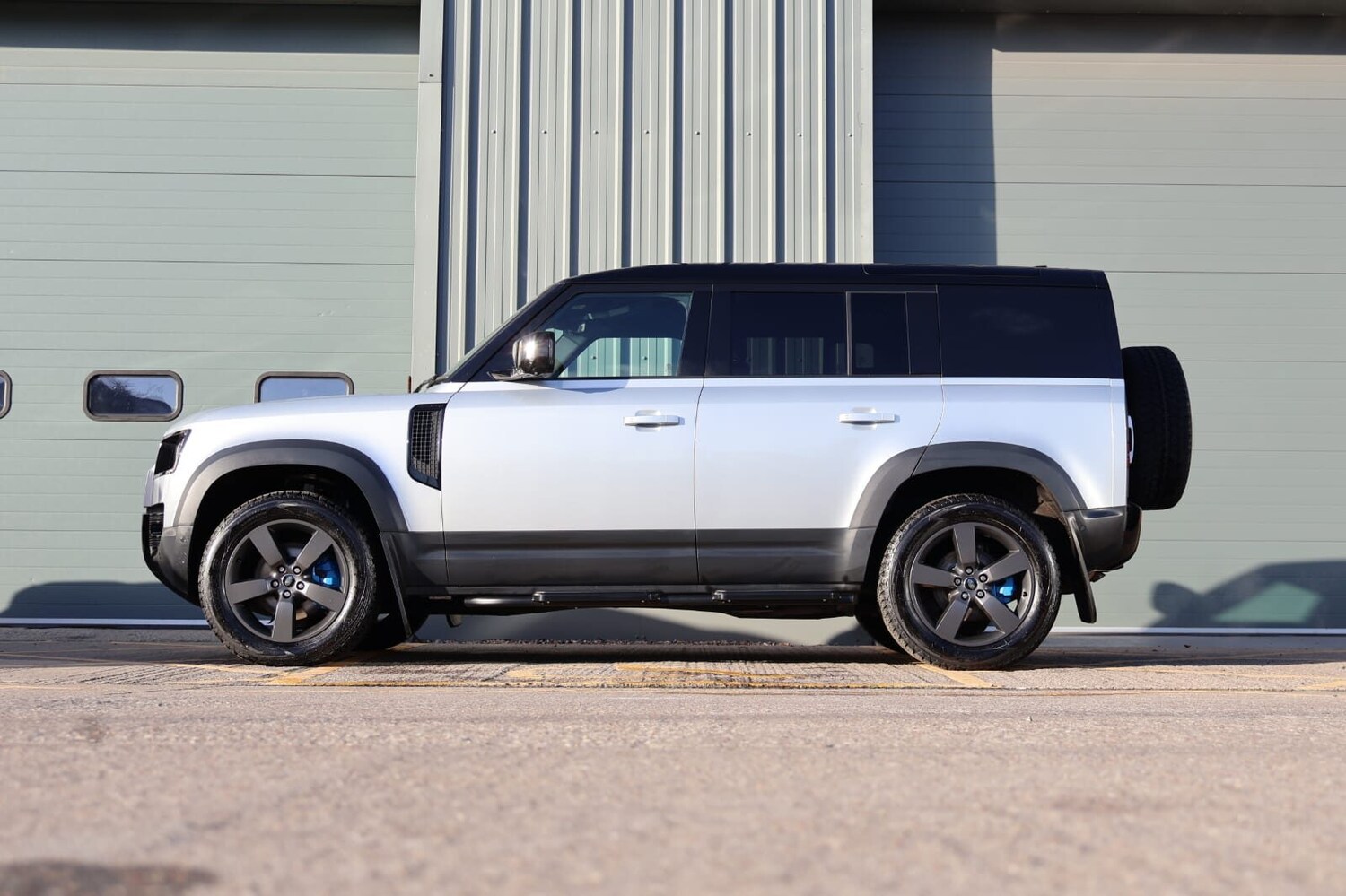 Used Land Rover Defender 2021 for sale - 76616946: Photo 4