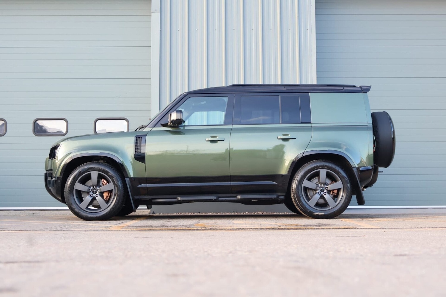 Used Land Rover Defender 2025 for sale - 77270812: Photo 8