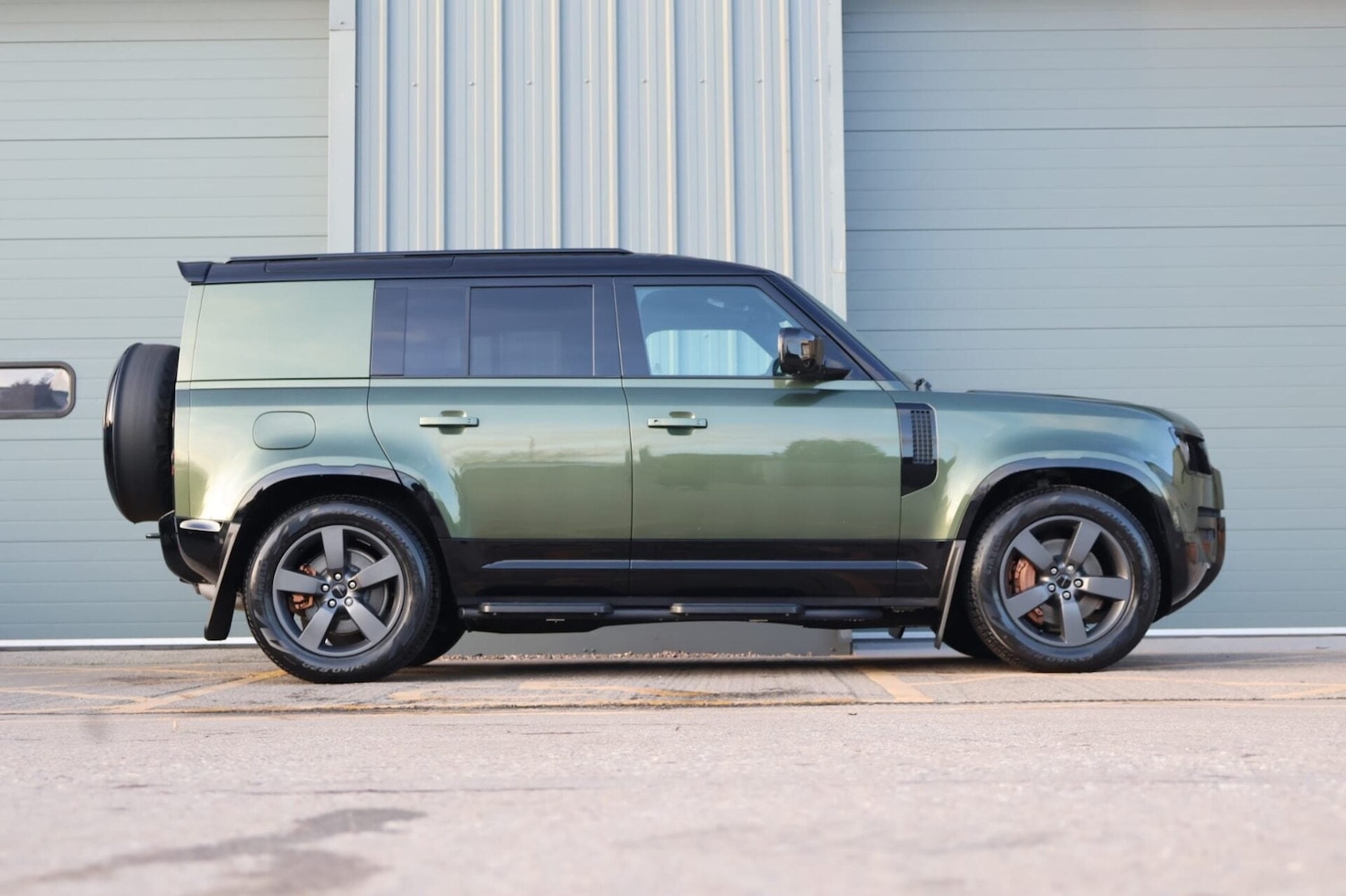 Used Land Rover Defender 2025 for sale - 77270812: Photo 9