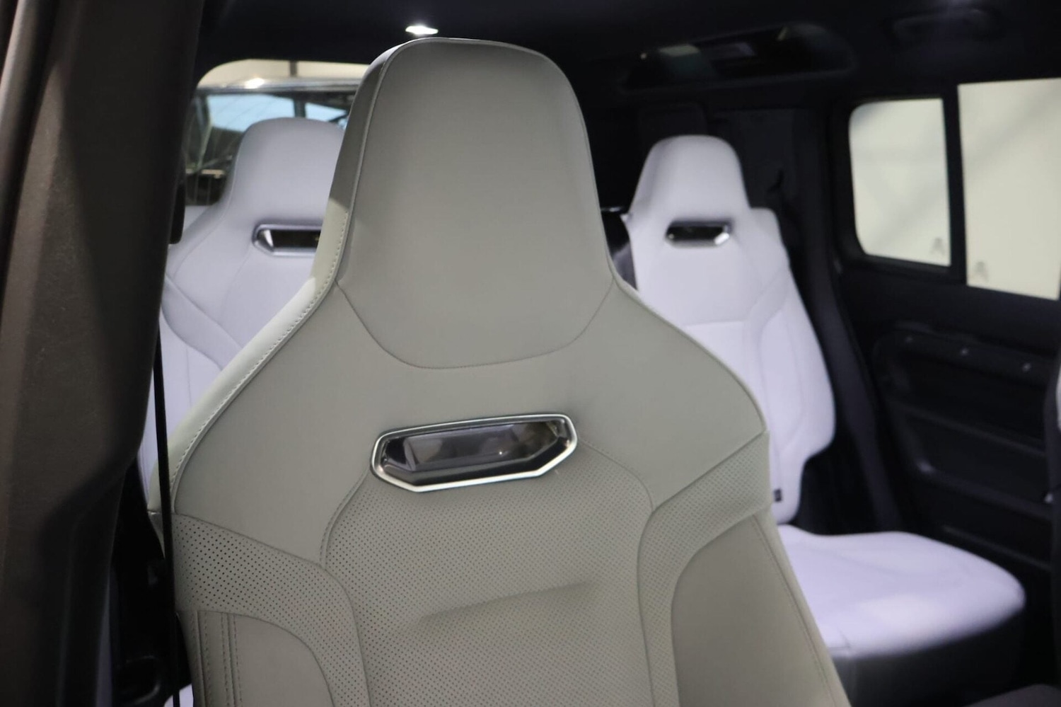 Used Land Rover Defender 110 2025 for sale - 76968495: Photo 26