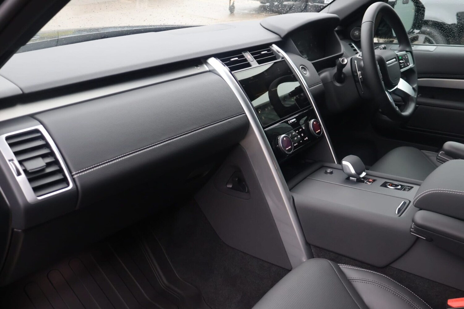 Used Land Rover Discovery 2025 for sale - 75982303: Photo 15