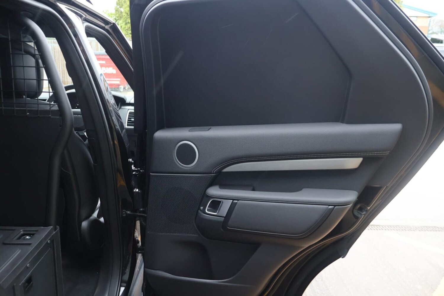 Used Land Rover Discovery 2025 for sale - 75982303: Photo 18