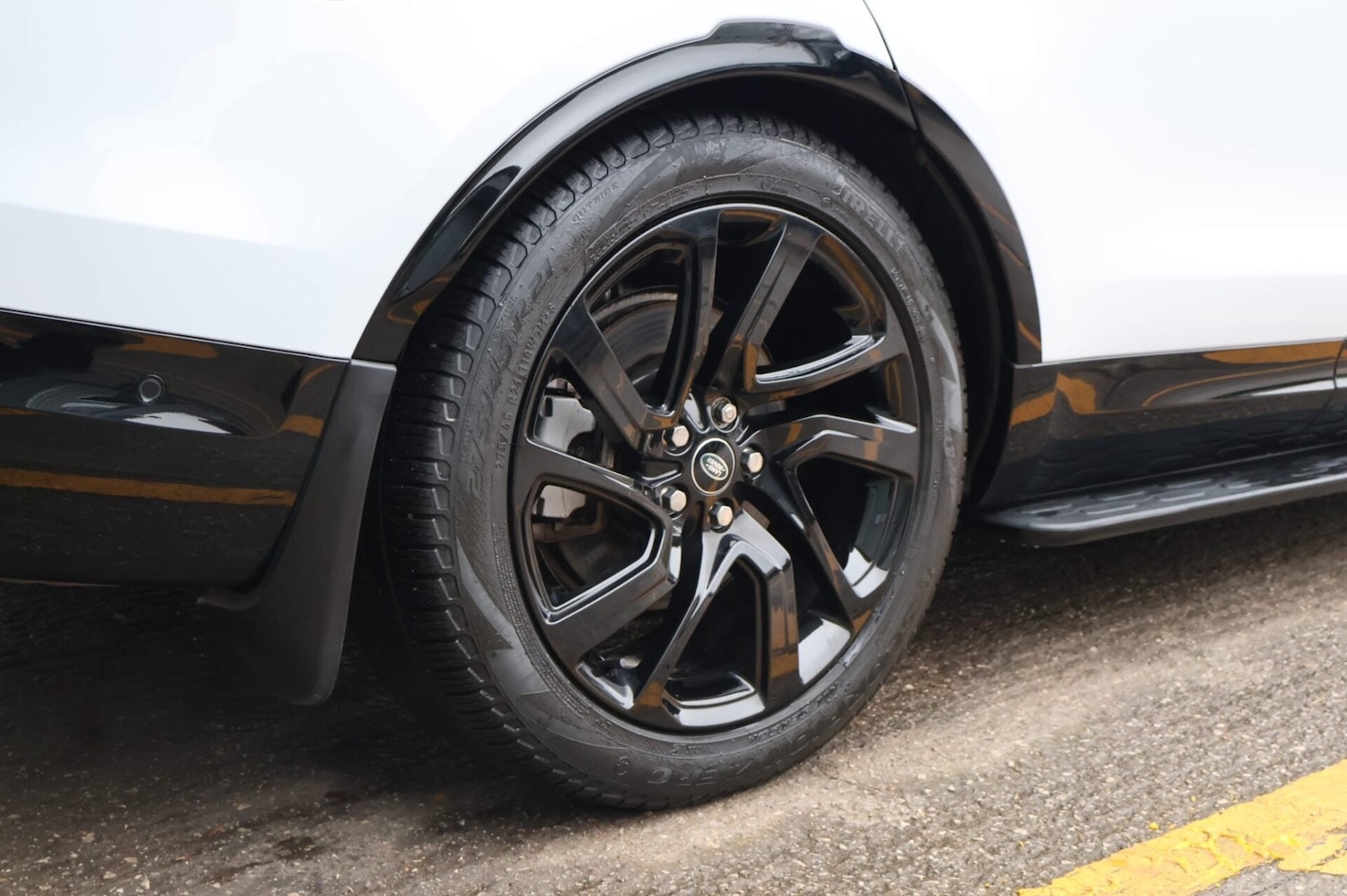 Used Land Rover Discovery 2023 for sale - 77233637: Photo 11