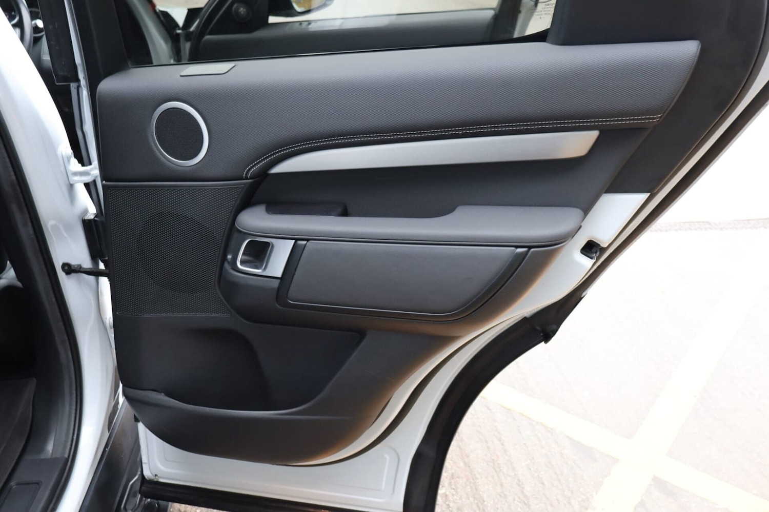 Used Land Rover Discovery 2023 for sale - 77233637: Photo 12