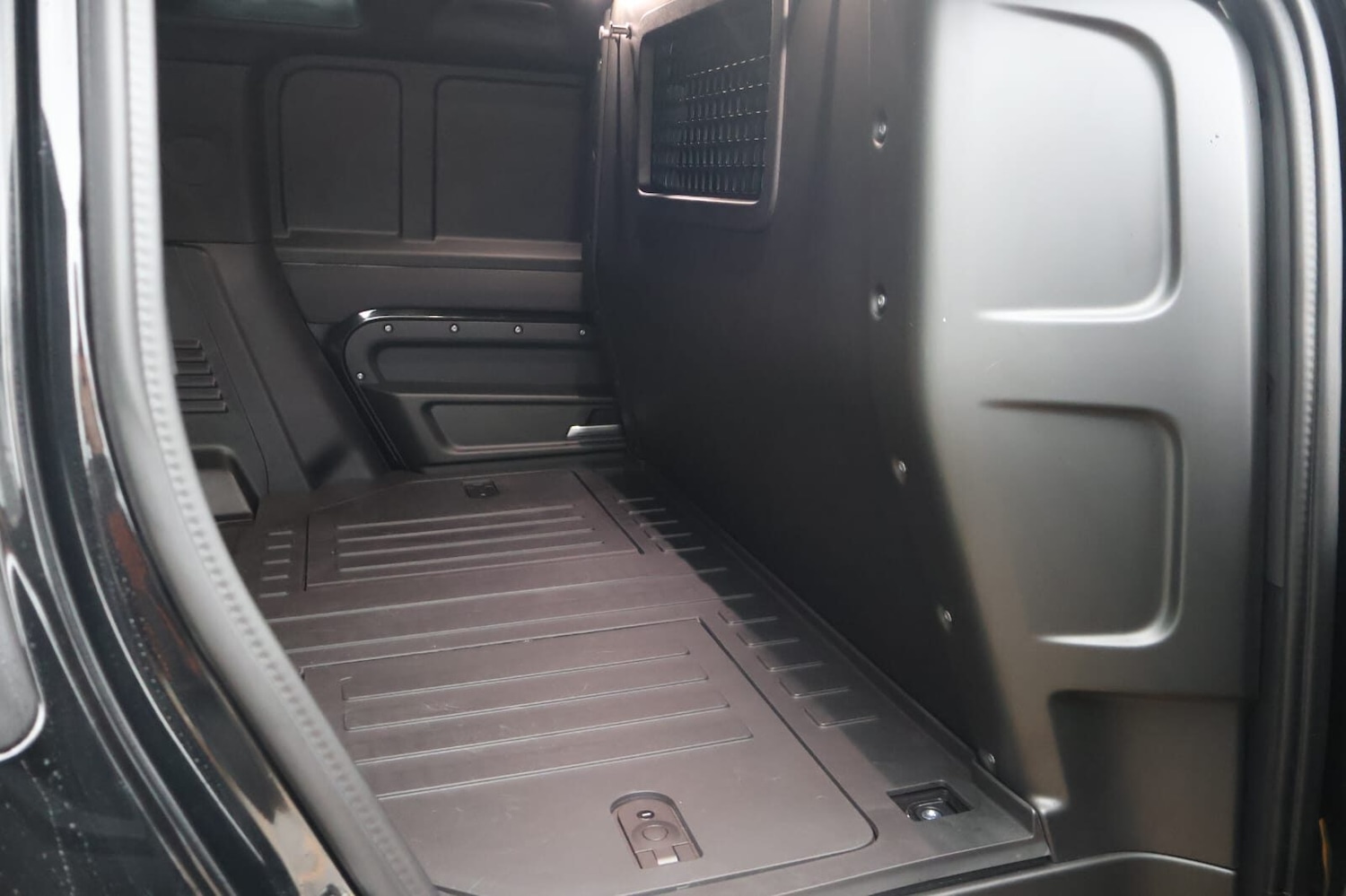 Used Land Rover Defender 110 2025 for sale - 76957113: Photo 15