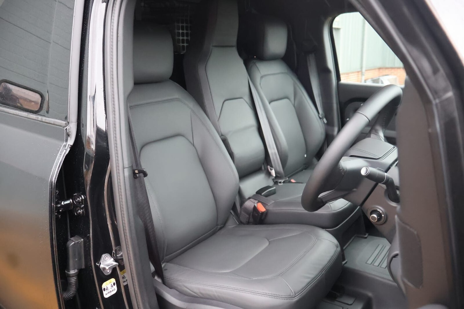 Used Land Rover Defender 110 2025 for sale - 76957113: Photo 17