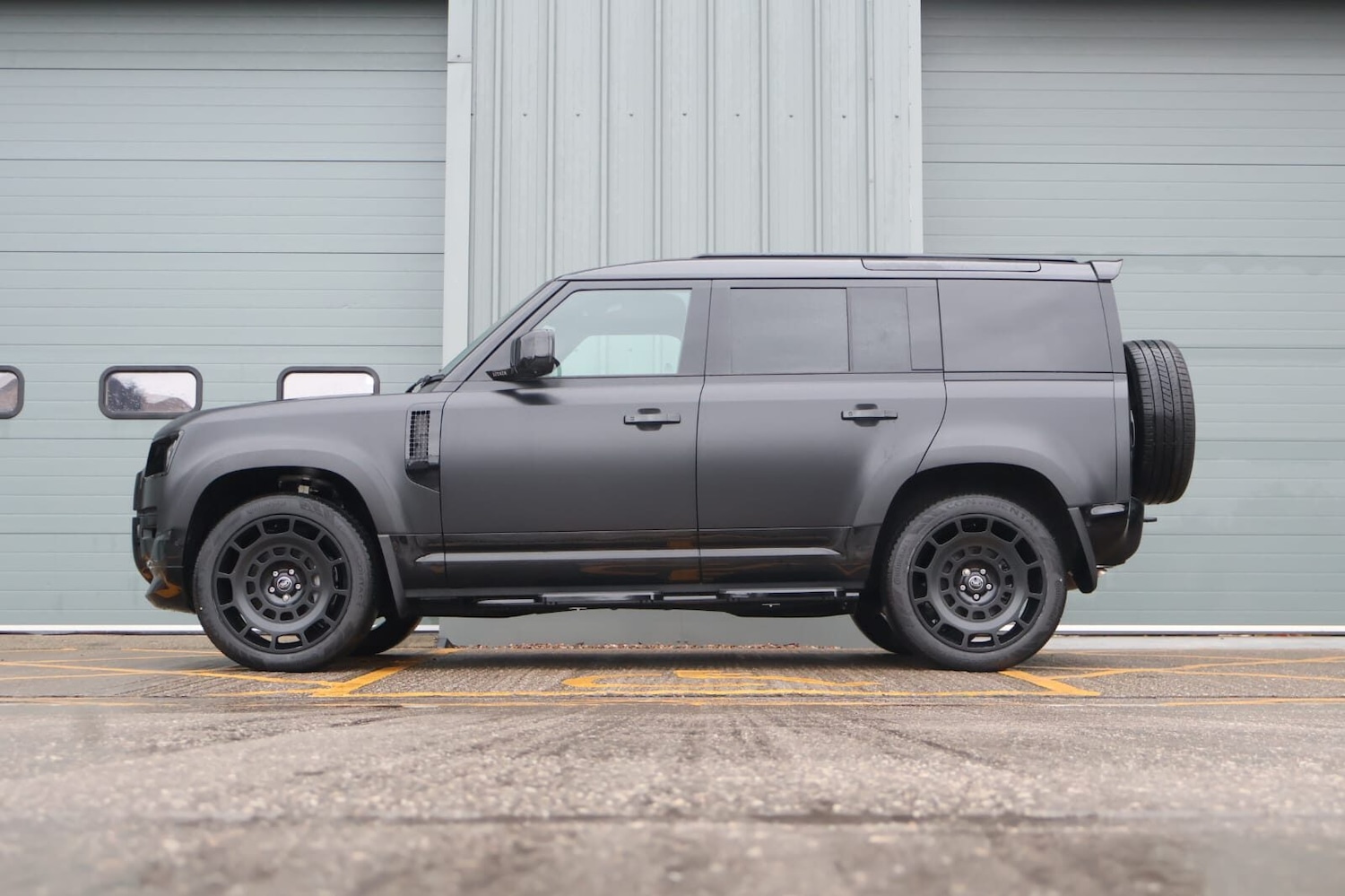 Used Land Rover Defender 110 2025 for sale - 76957113: Photo 6