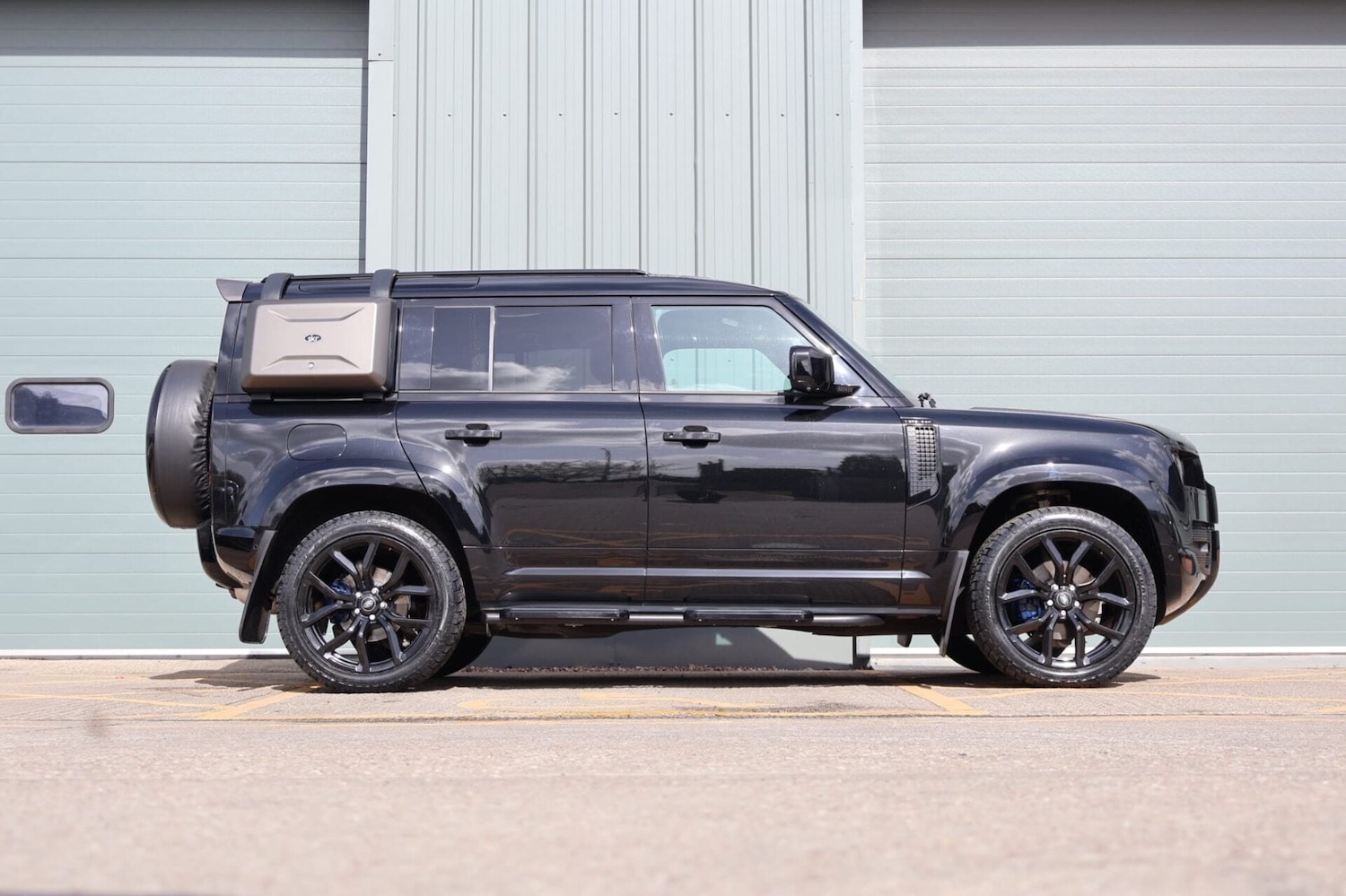 Used Land Rover Defender 2022 for sale - 78210147: Photo 5