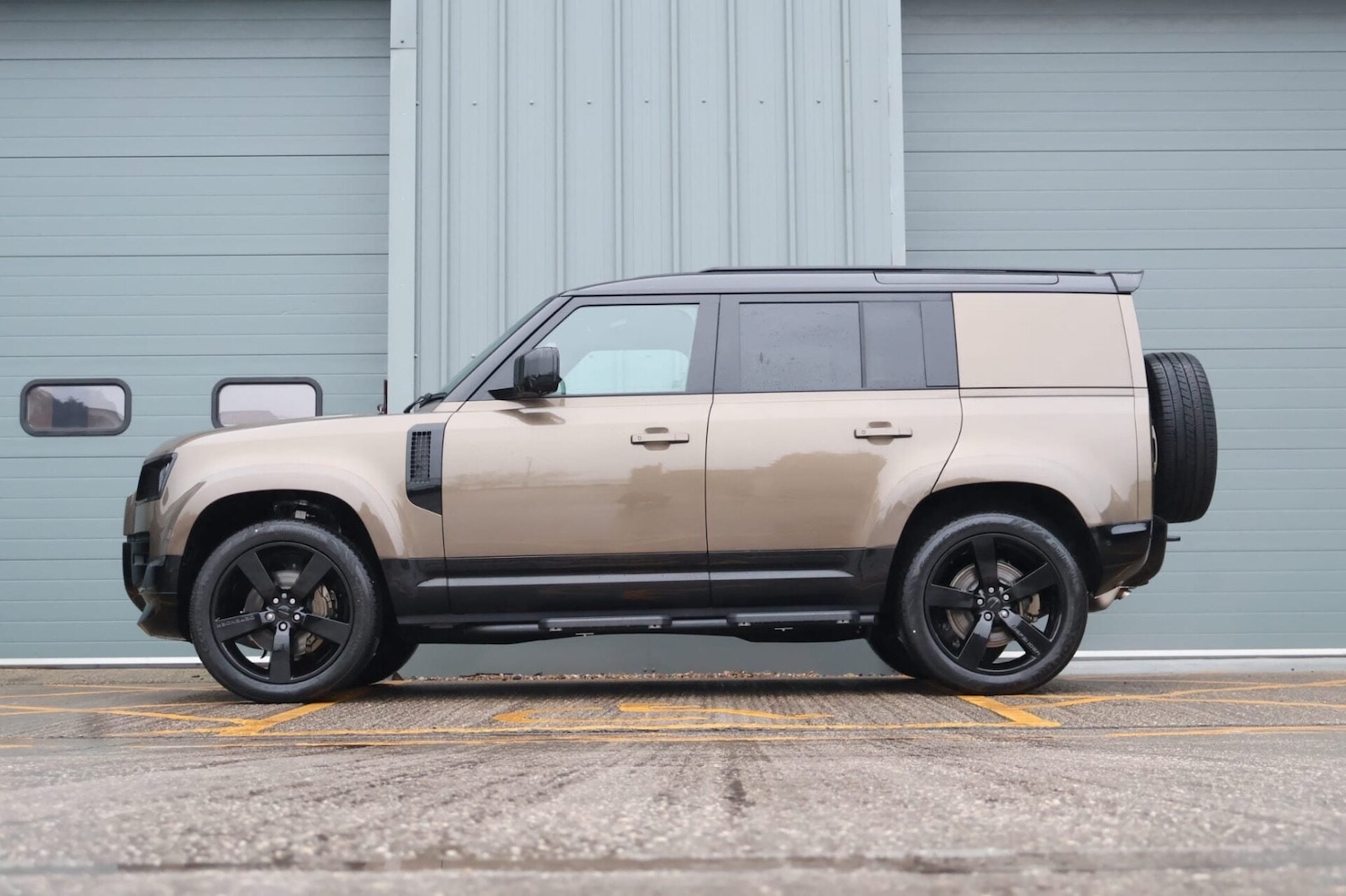 Used Land Rover Defender 110 2026 for sale - 77517638: Photo 10