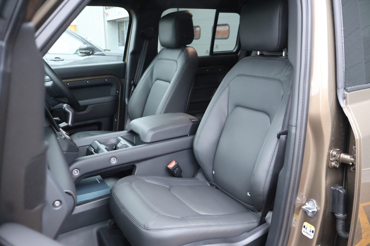 Used Land Rover Defender 110 2026 for sale - 77517638: Photo 16