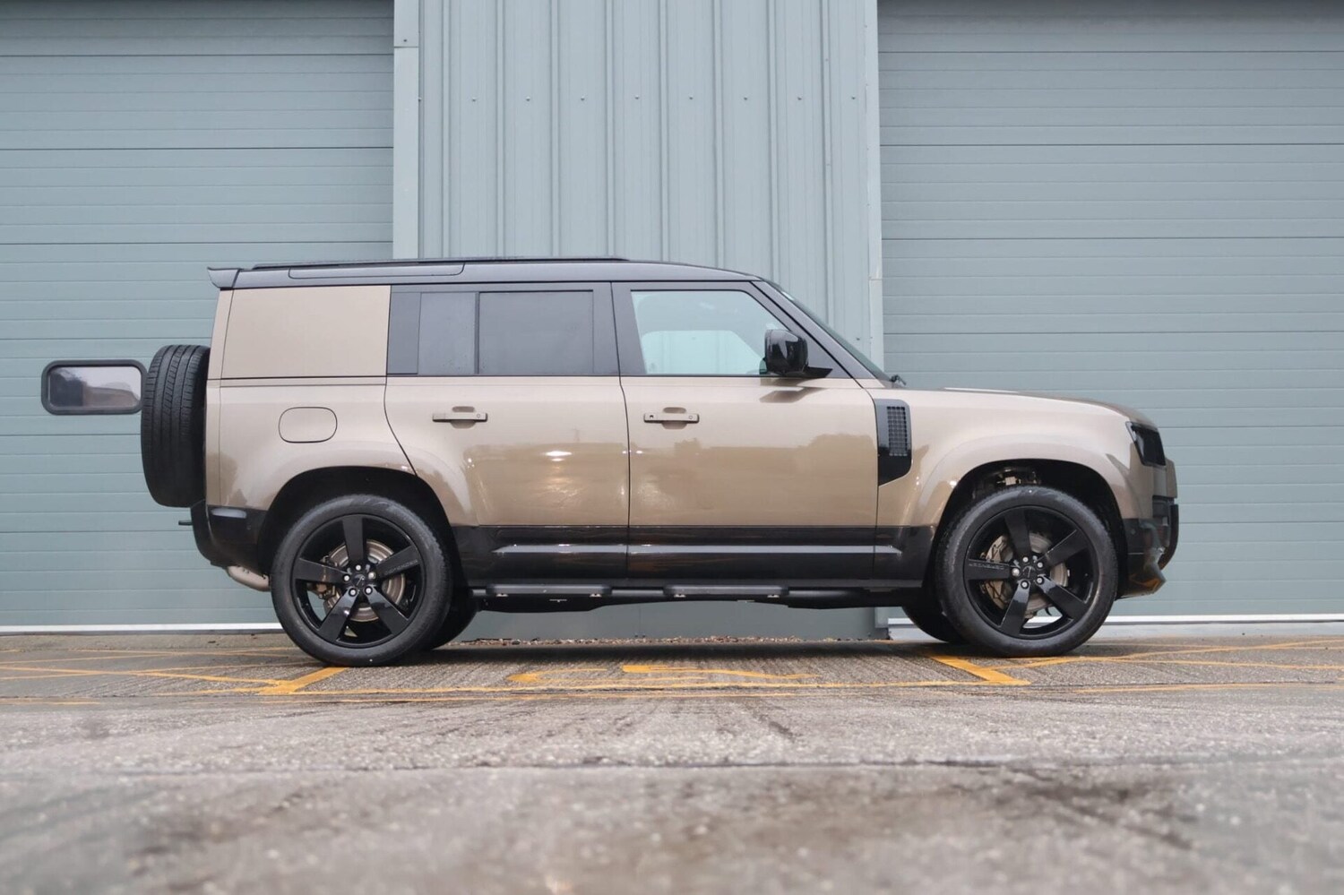 Used Land Rover Defender 110 2026 for sale - 77517638: Photo 8