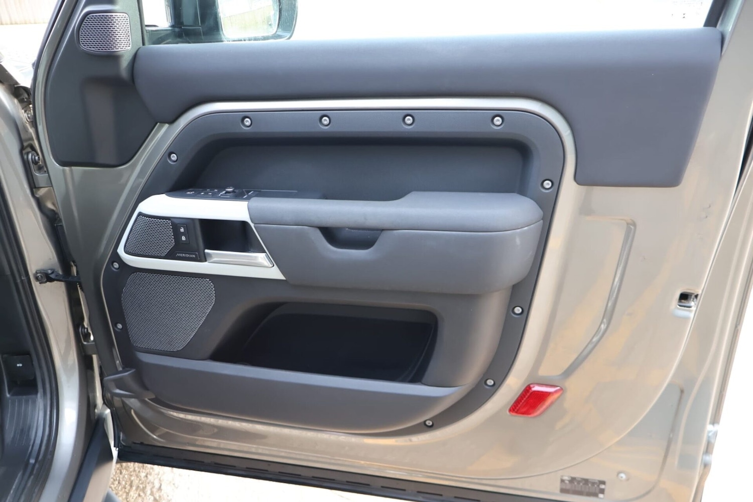 Used Land Rover Defender 90 2021 for sale - 77983649: Photo 13