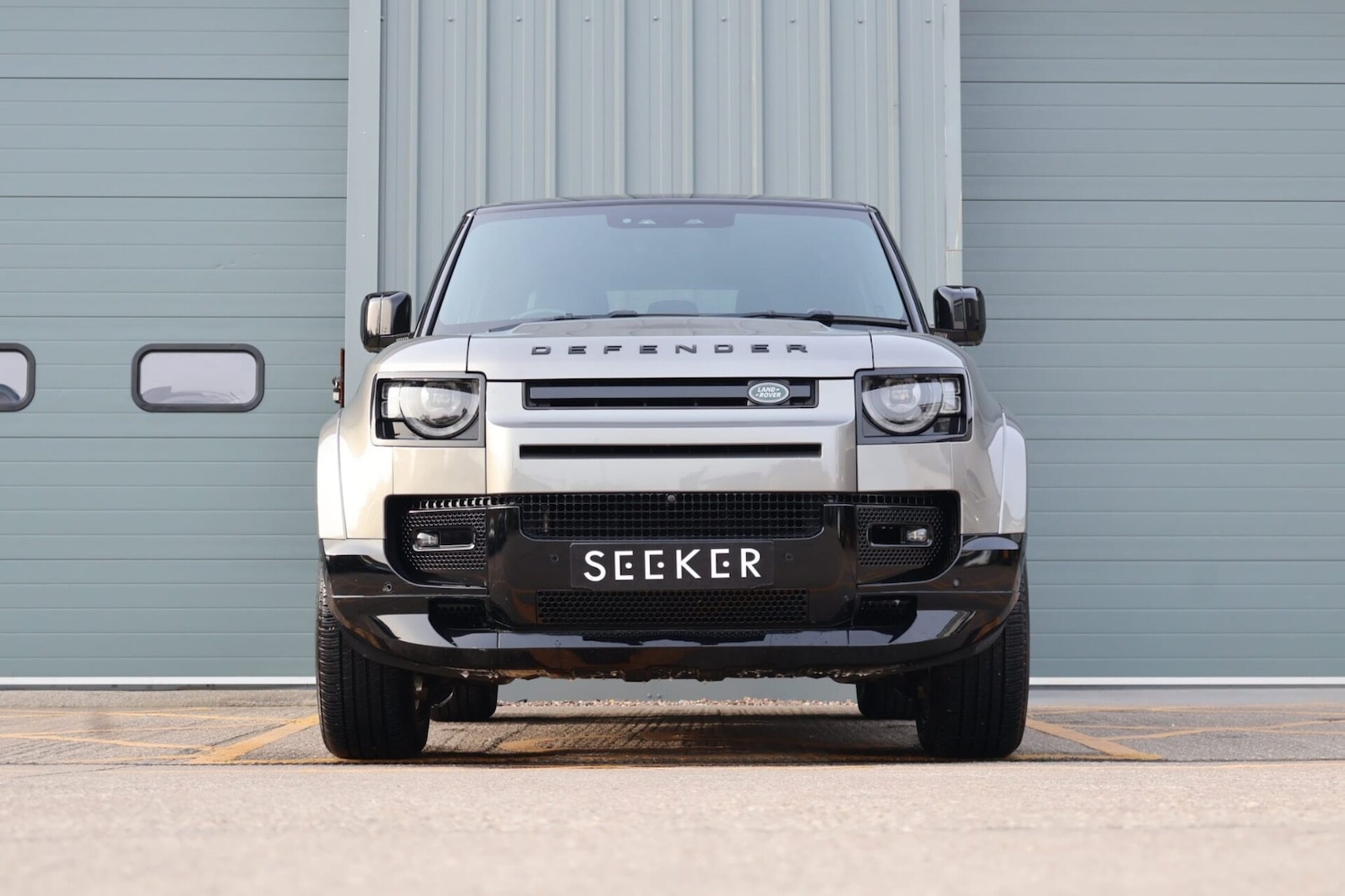 Used Land Rover Defender 90 2021 for sale - 77983649: Photo 2