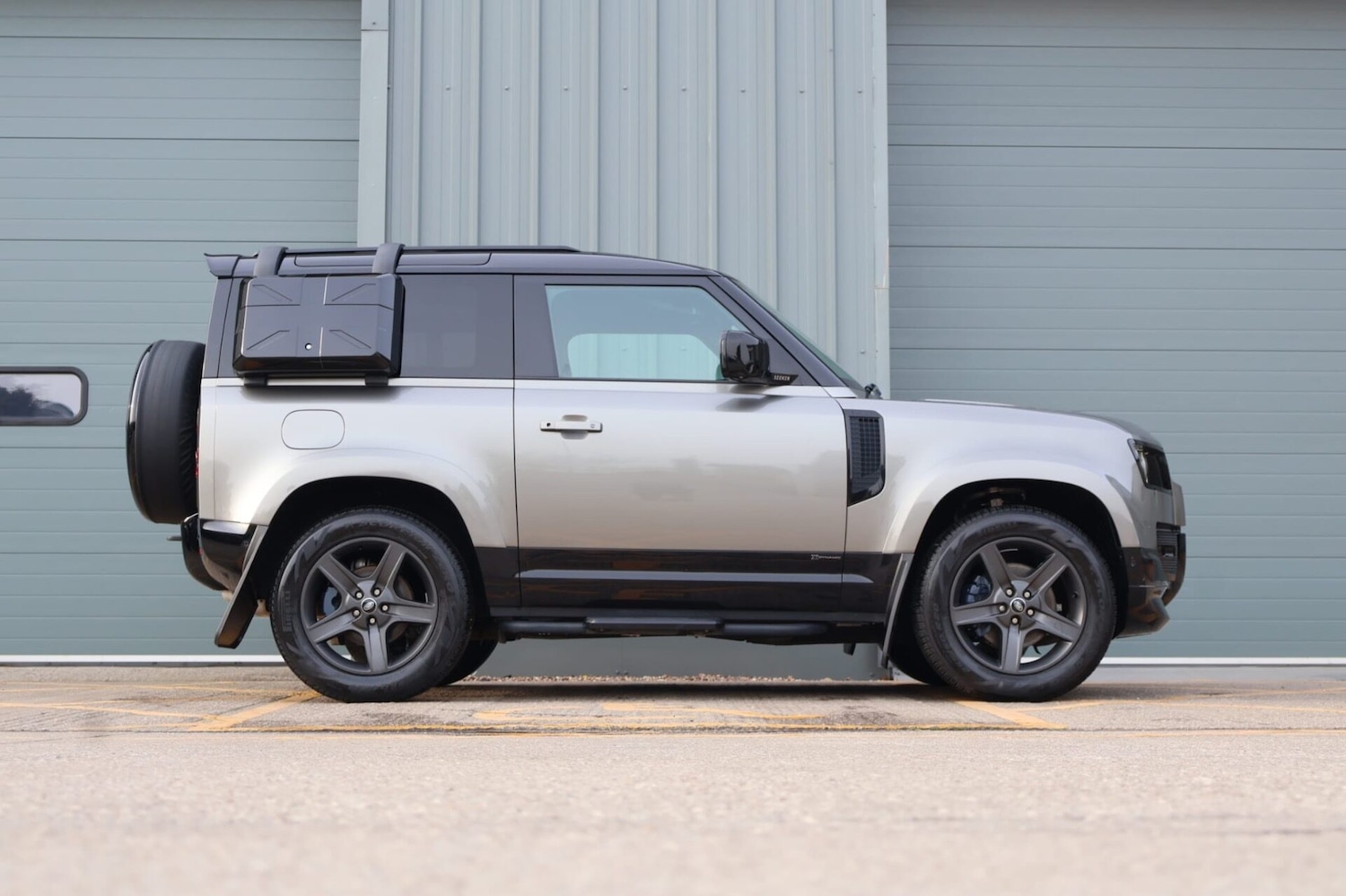 Used Land Rover Defender 90 2021 for sale - 77983649: Photo 8