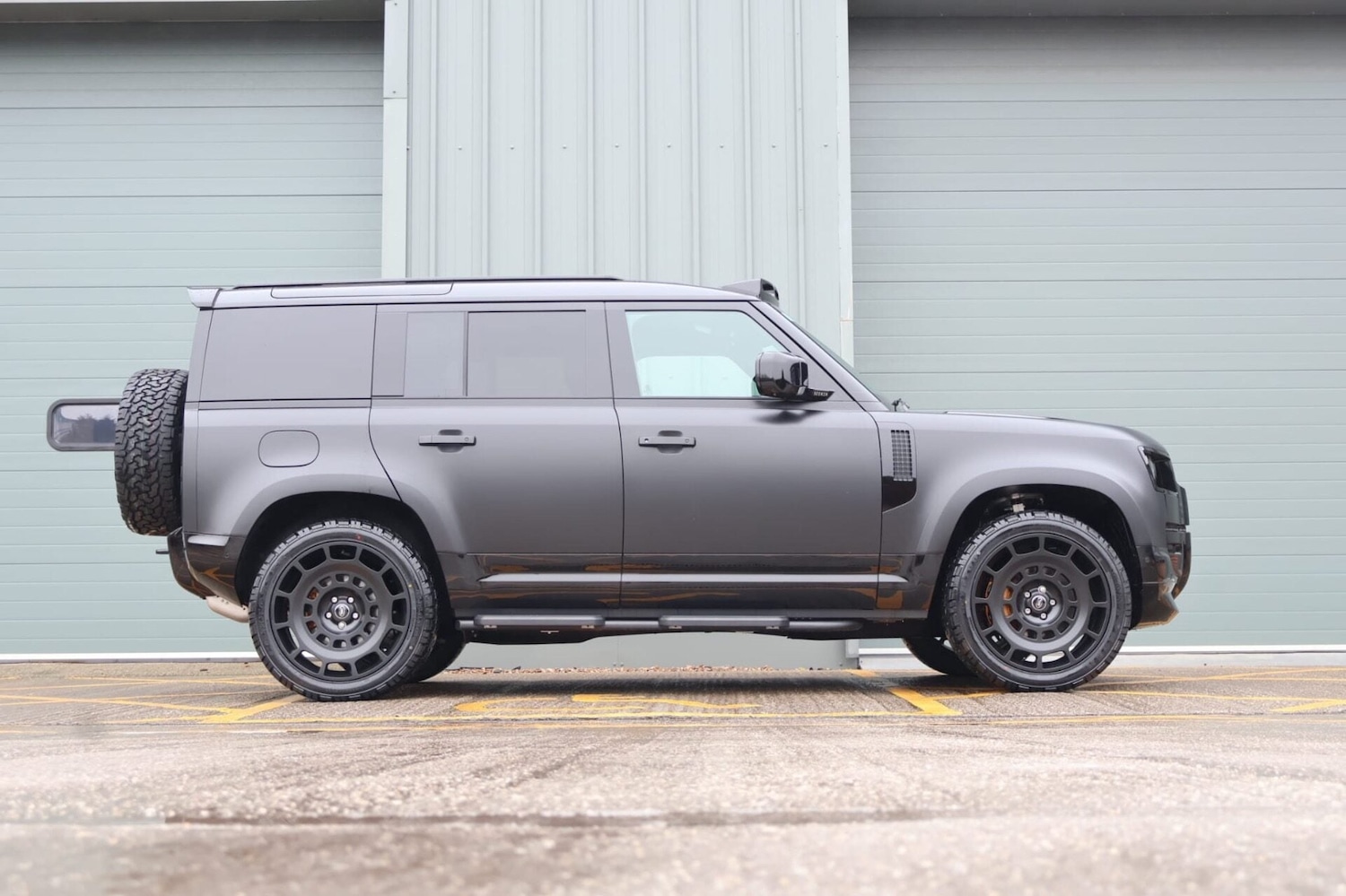 Used Land Rover Defender 110 2026 for sale - 77517635: Photo 8