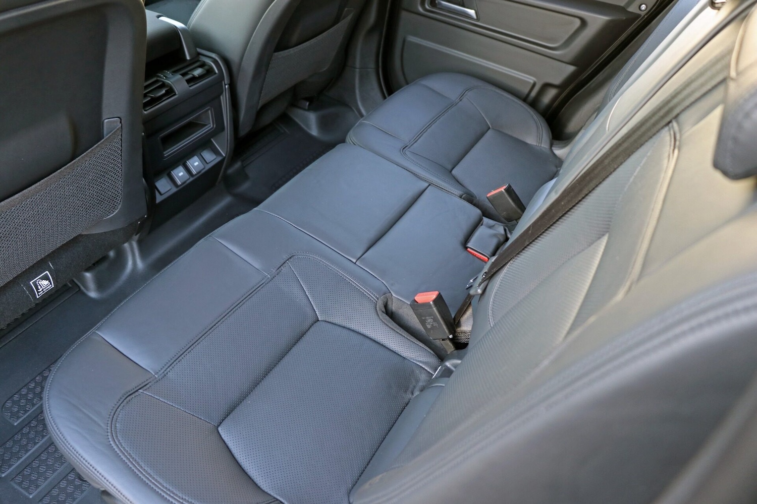 Used Land Rover Defender 110 for sale - 76844883: Photo 18