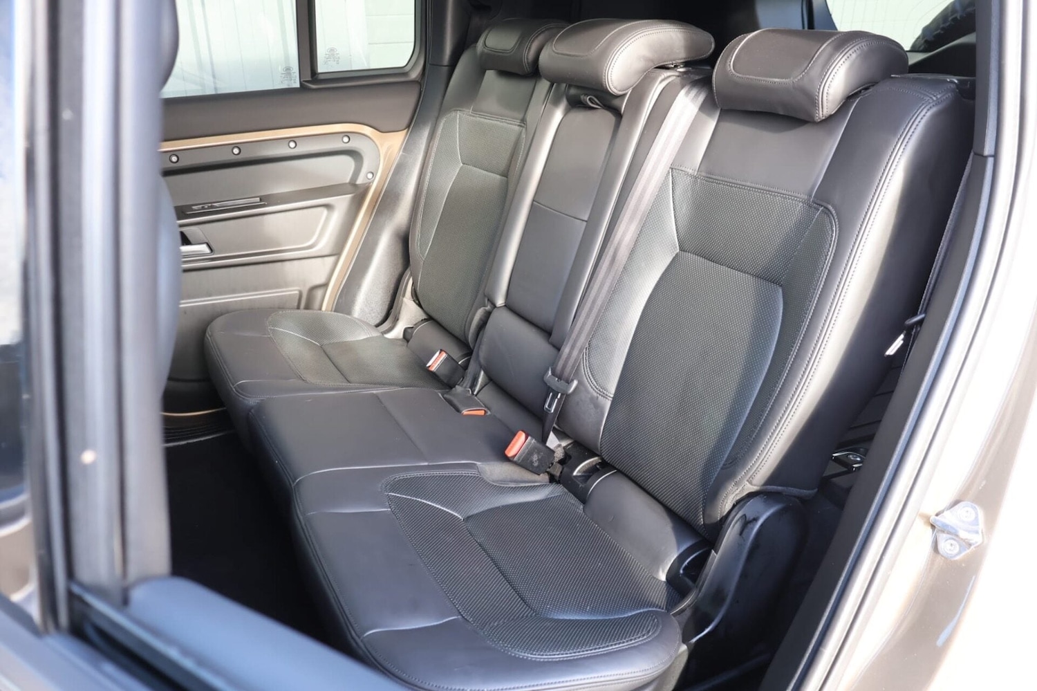 Used Land Rover Defender 2024 for sale - 77363341: Photo 18