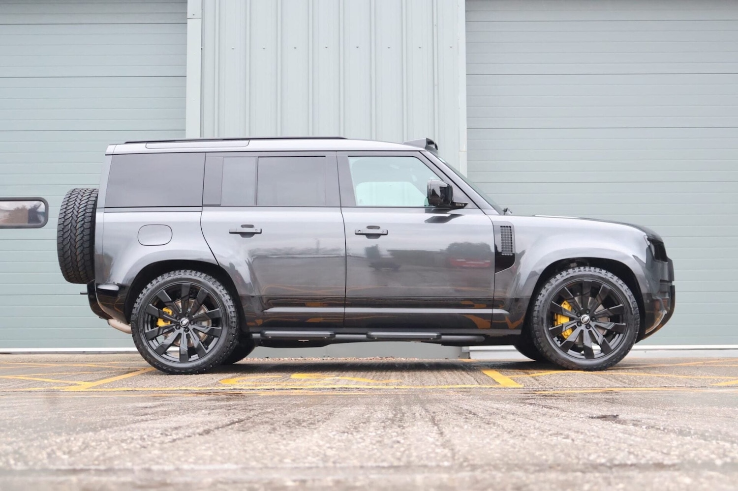 Used Land Rover Defender 110 for sale - 76968497: Photo 2