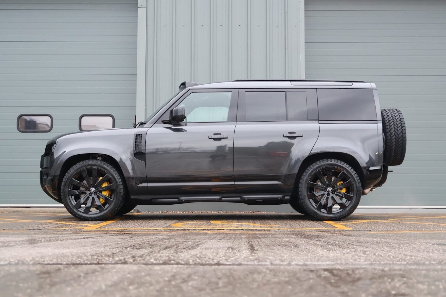 Used Land Rover Defender 110 for sale - 76968497: Photo 8