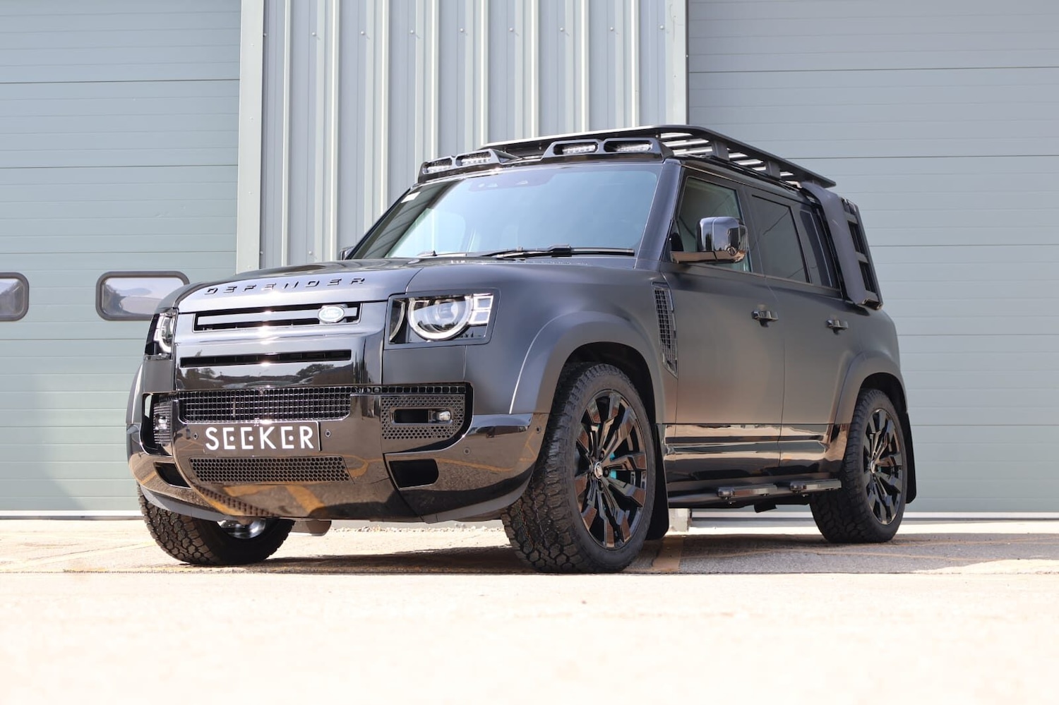 Used Land Rover Defender 110 for sale - 76844885: Photo 1