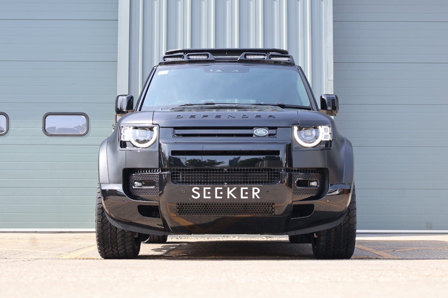 Used Land Rover Defender 110 for sale - 76844885: Photo 2