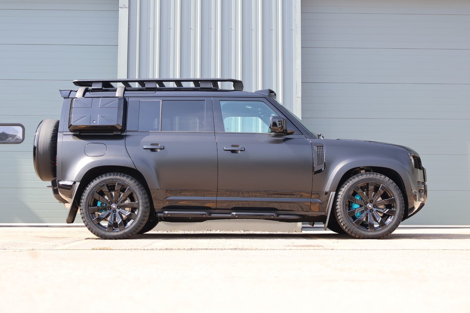 Used Land Rover Defender 110 for sale - 76844885: Photo 4