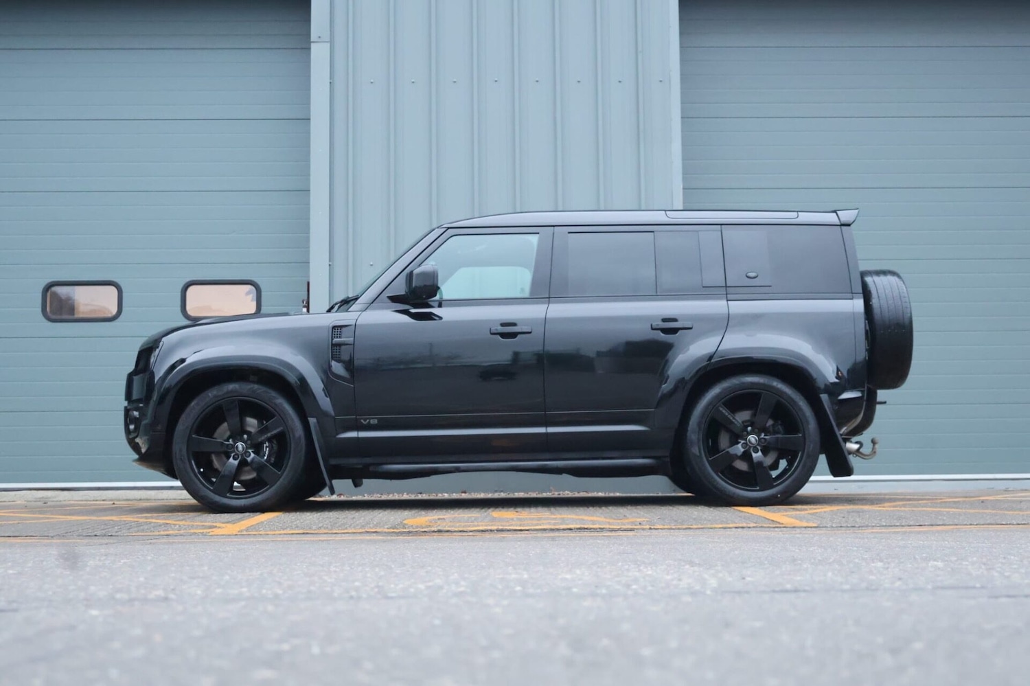 Used Land Rover Defender 2023 for sale - 76957117: Photo 10