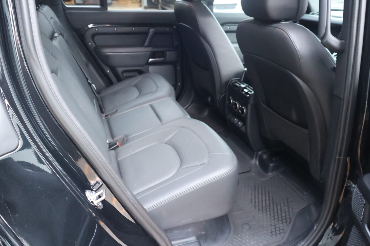 Used Land Rover Defender 2023 for sale - 76957117: Photo 15