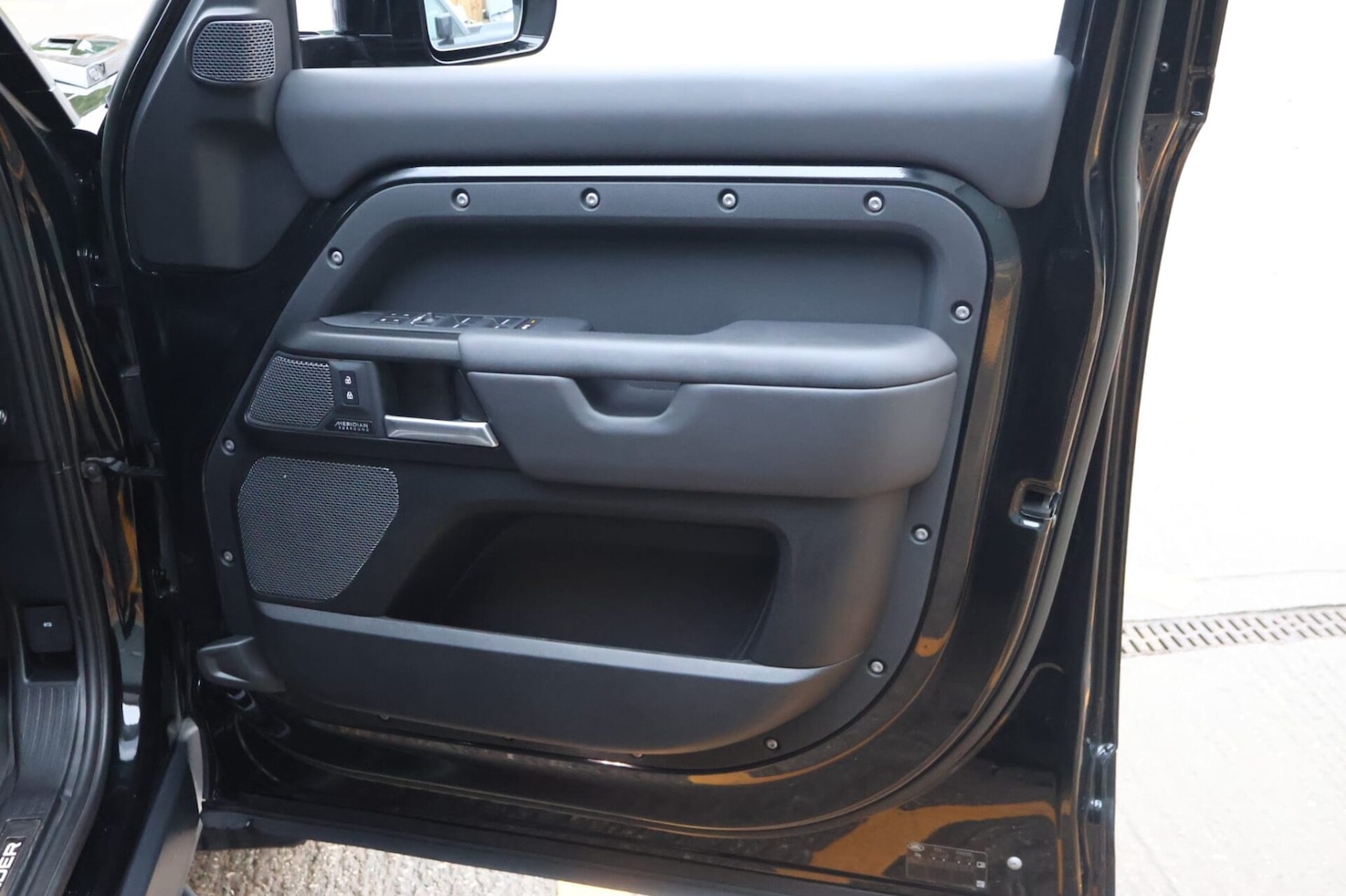 Used Land Rover Defender 2023 for sale - 76957117: Photo 16