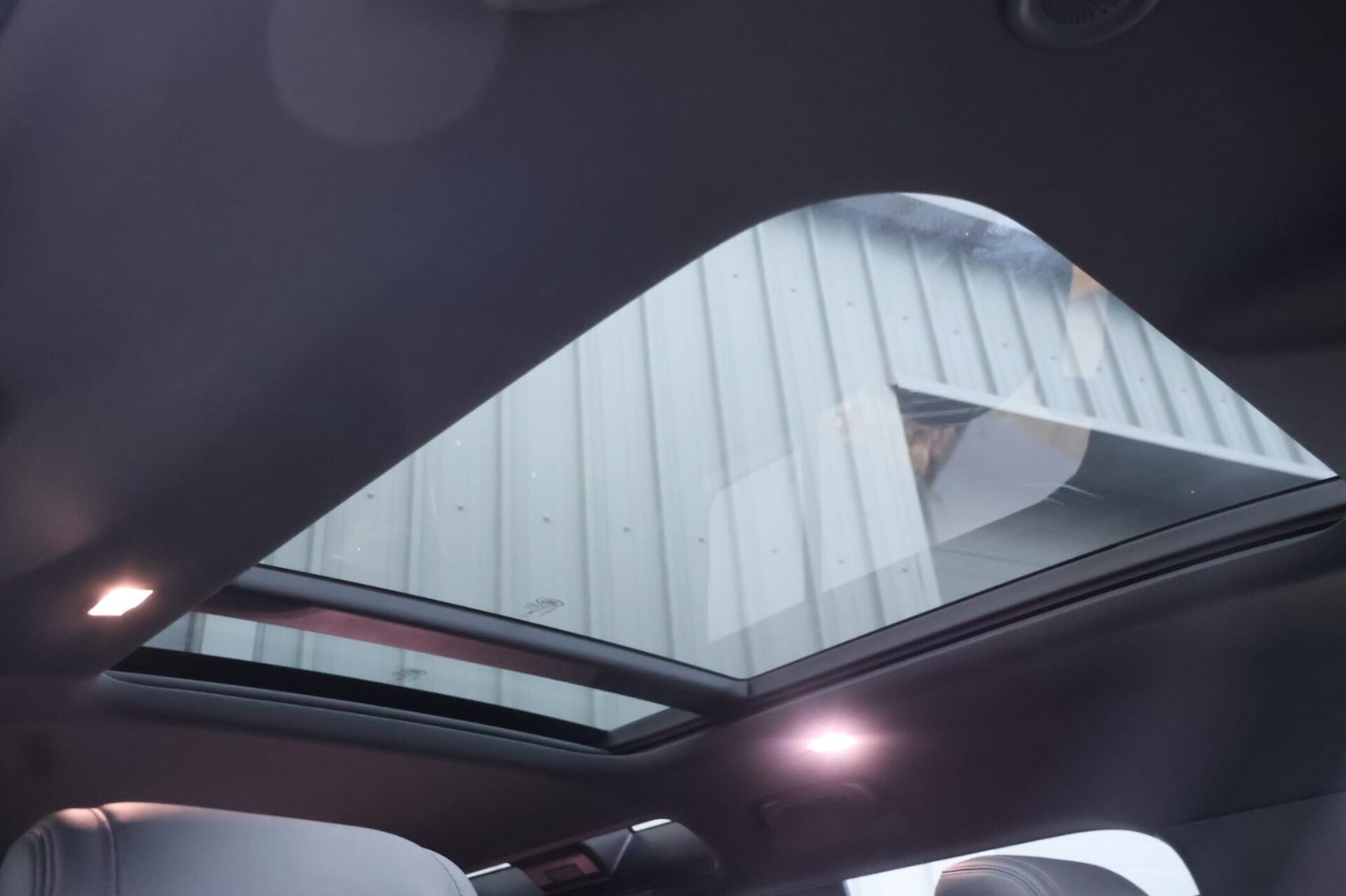 Used Land Rover Defender 2023 for sale - 76957117: Photo 26