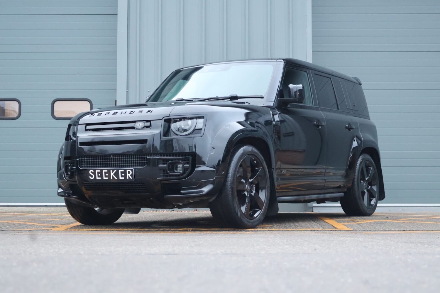 Used Land Rover Defender 2023 for sale - 76957117: Photo 7