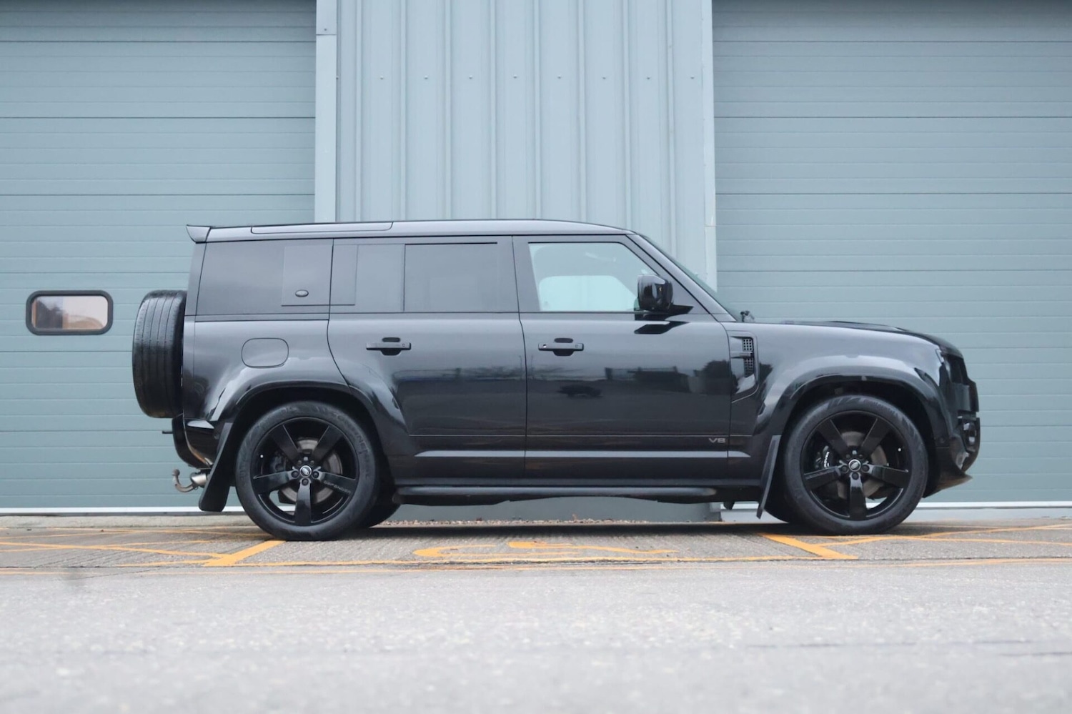 Used Land Rover Defender 2023 for sale - 76957117: Photo 8