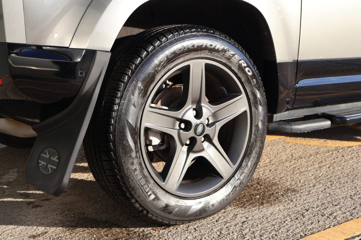 Used Land Rover Defender 2021 for sale - 76662578: Photo 10