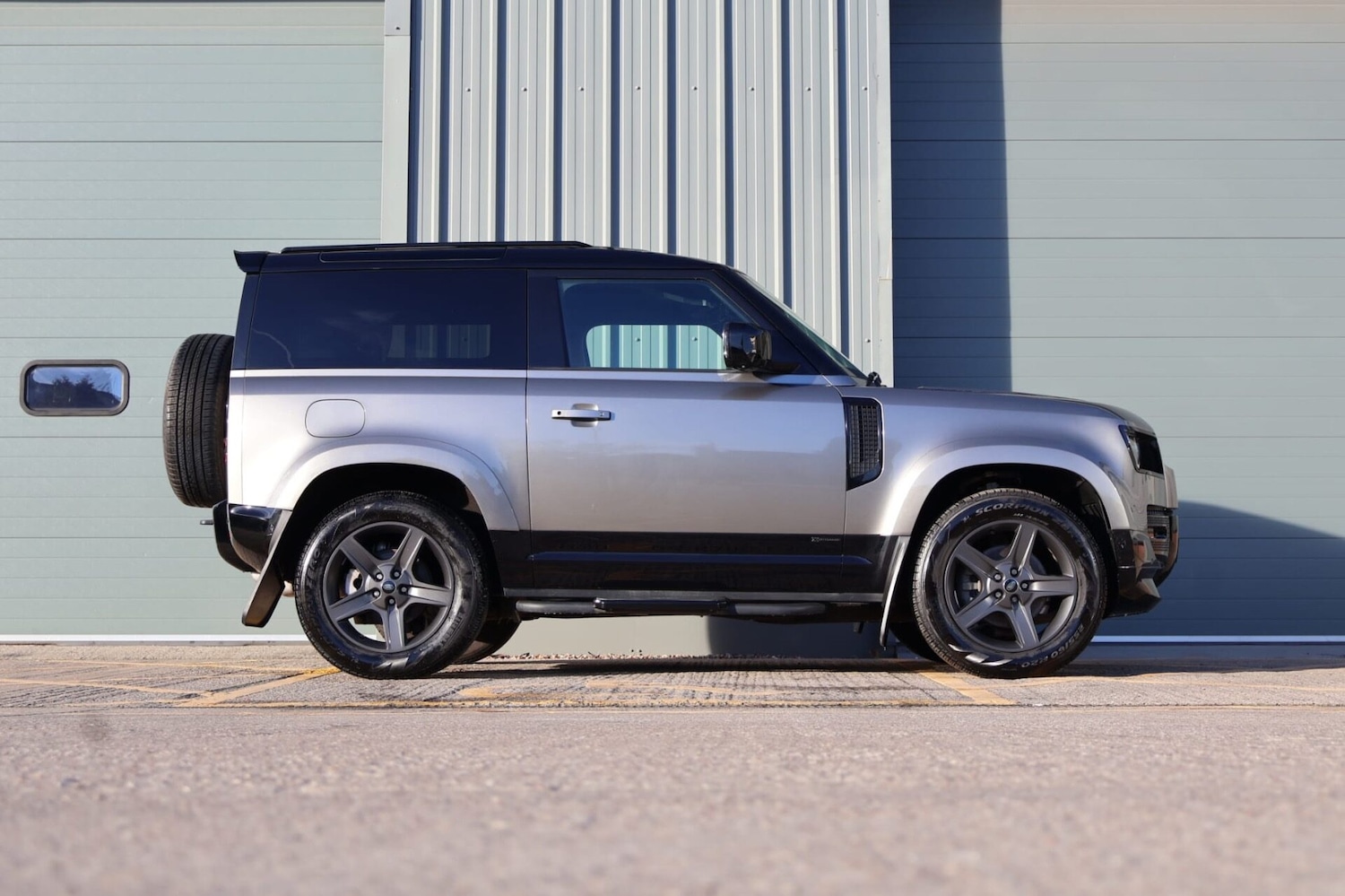 Used Land Rover Defender 2021 for sale - 76662578: Photo 12