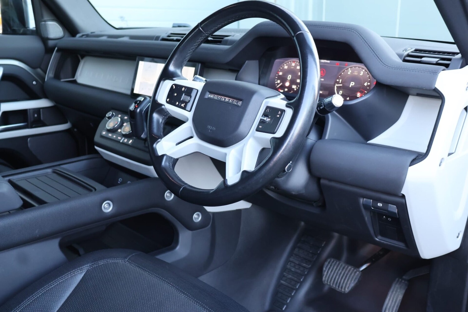 Used Land Rover Defender 2021 for sale - 76662578: Photo 15