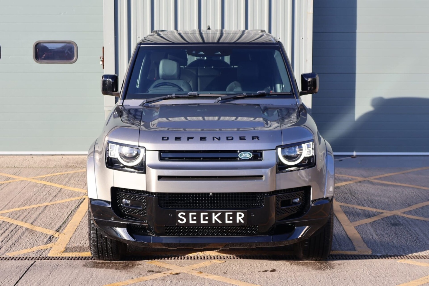 Used Land Rover Defender 2021 for sale - 76662578: Photo 2